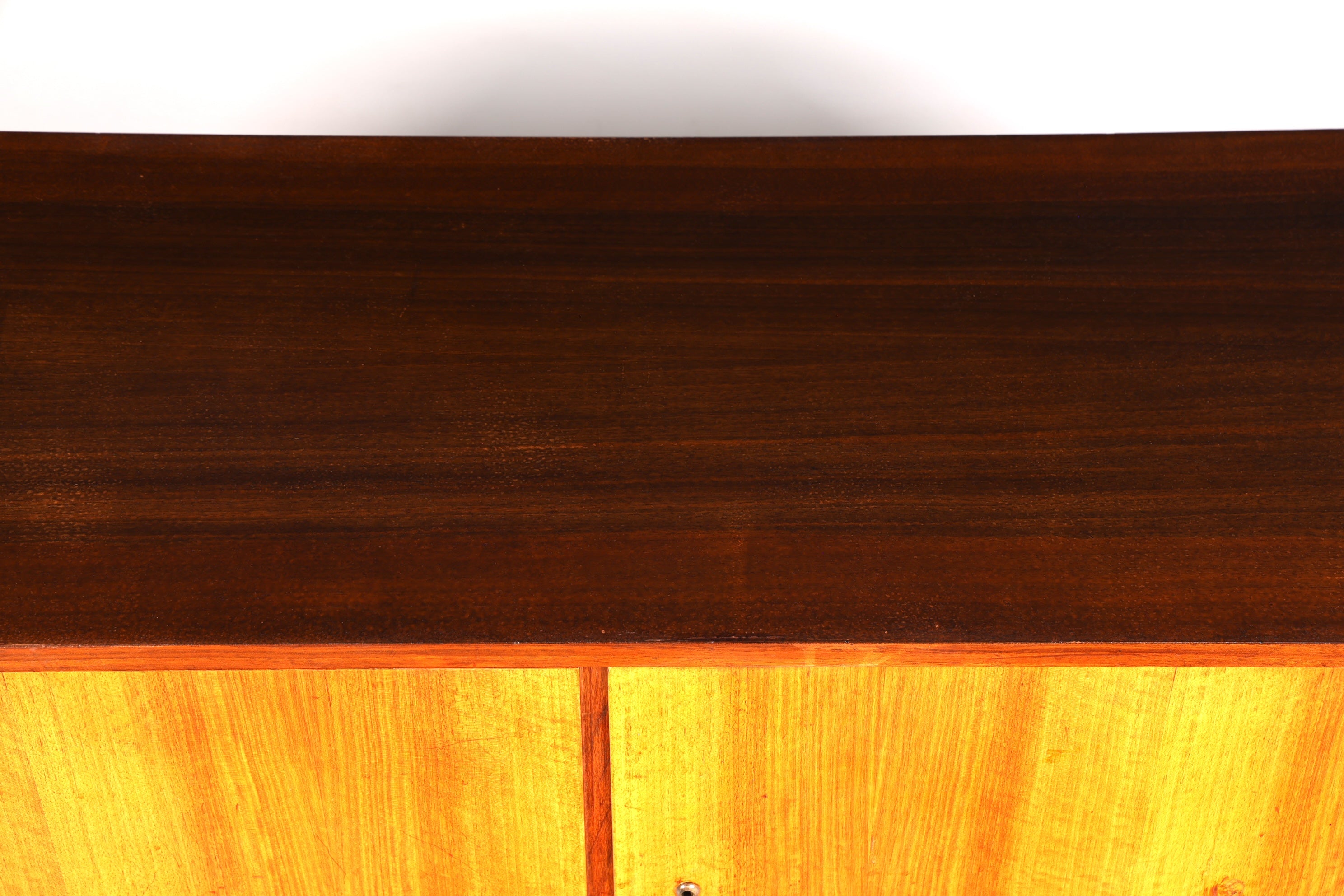 Buffet simple style années 50, meuble TV vintage, meuble style années 60, longboard rétro