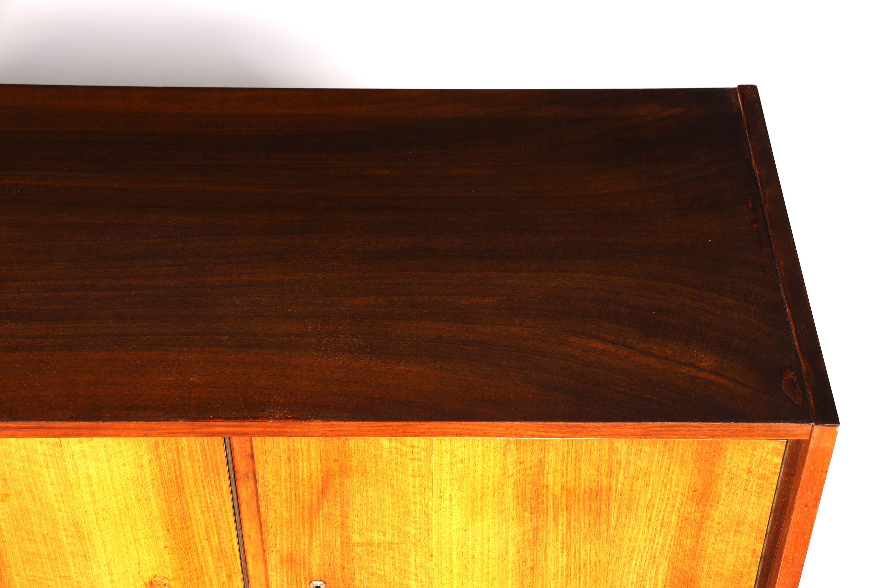 Buffet simple style années 50, meuble TV vintage, meuble style années 60, longboard rétro