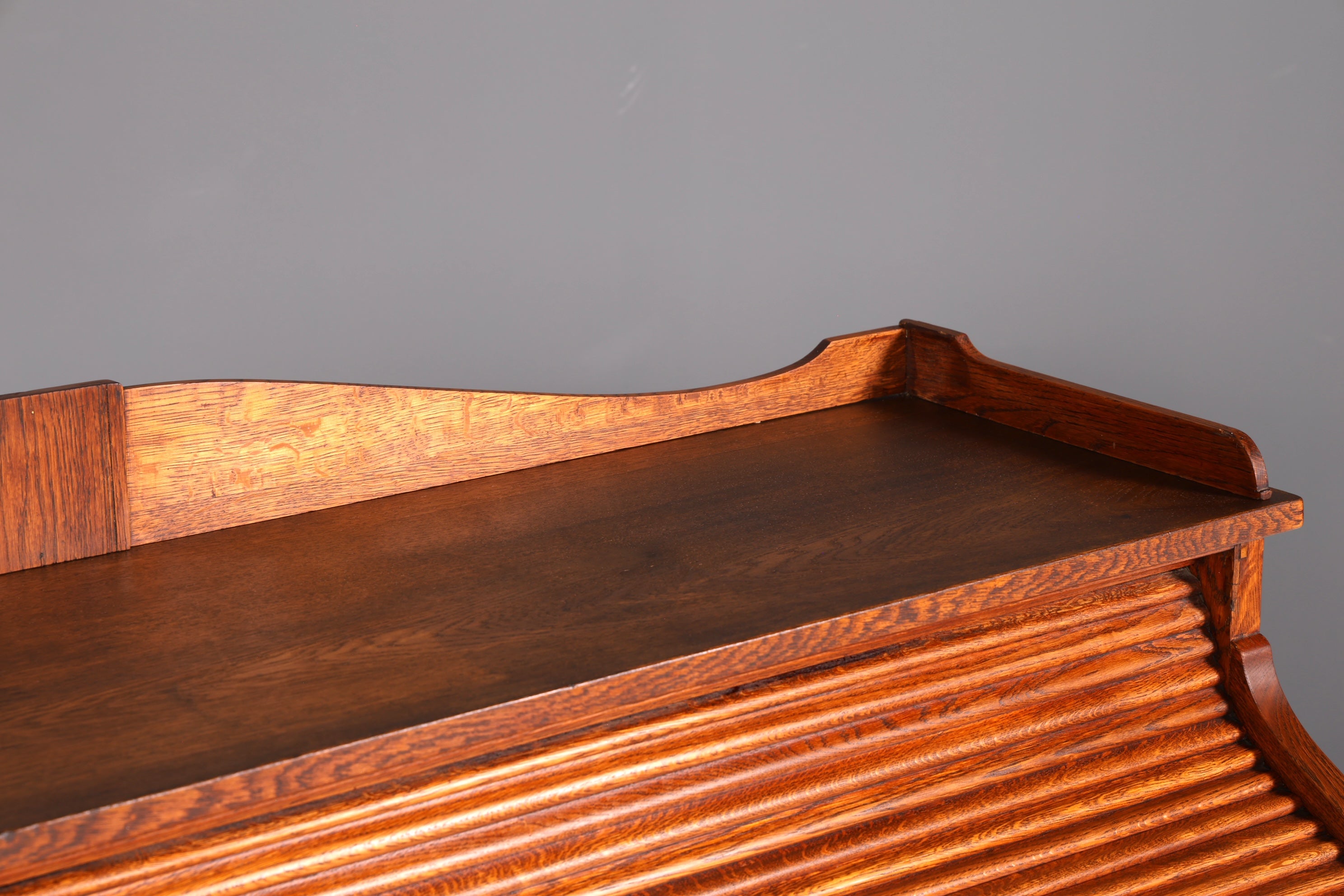 Magnifique secrétaire de style Bauhaus, bureau Art déco, secrétaire à rideau, antiquité vintage en chêne
