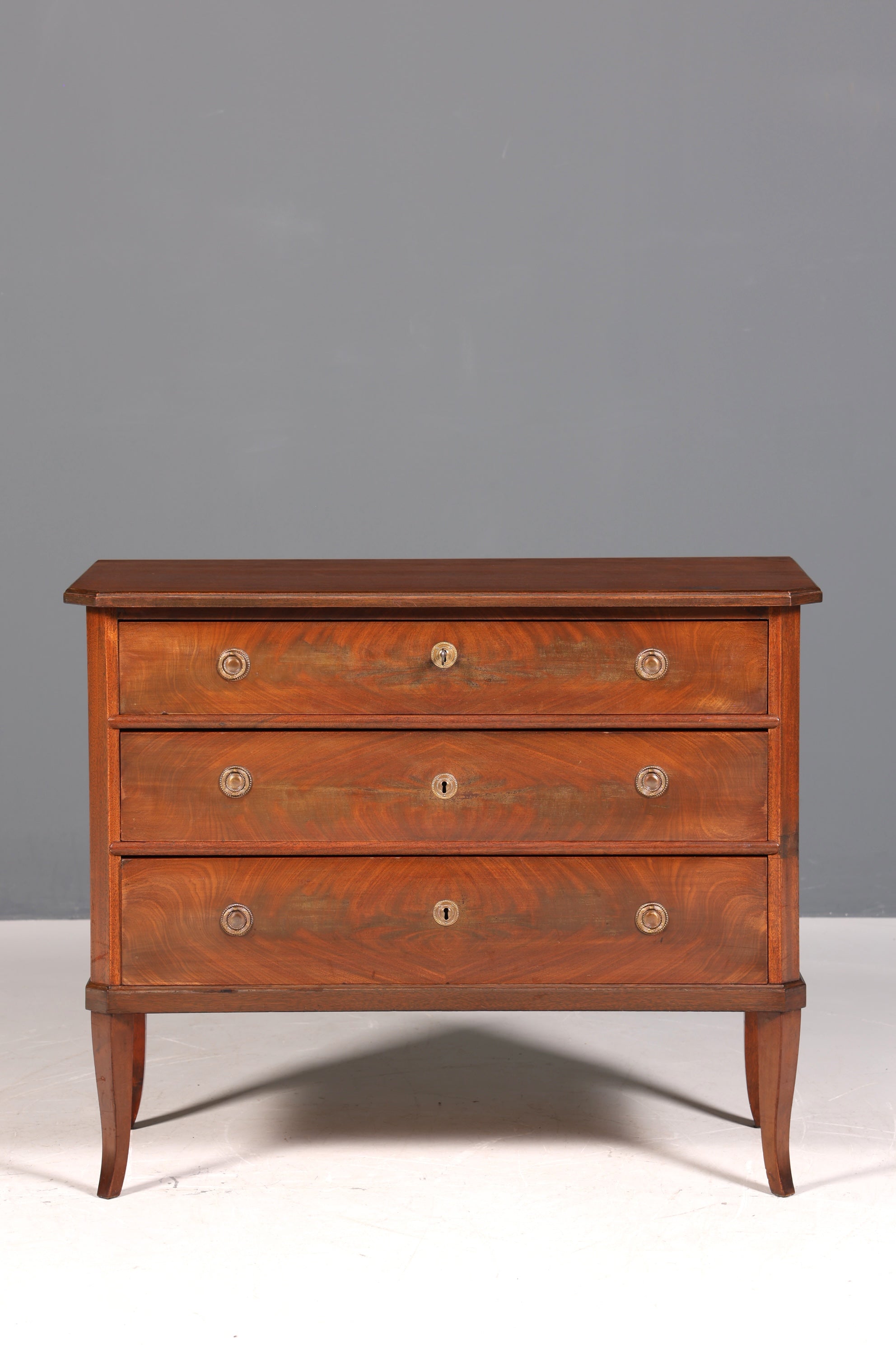 Magnifique commode de style gustavien, en bois véritable, commode en lin de style anglais