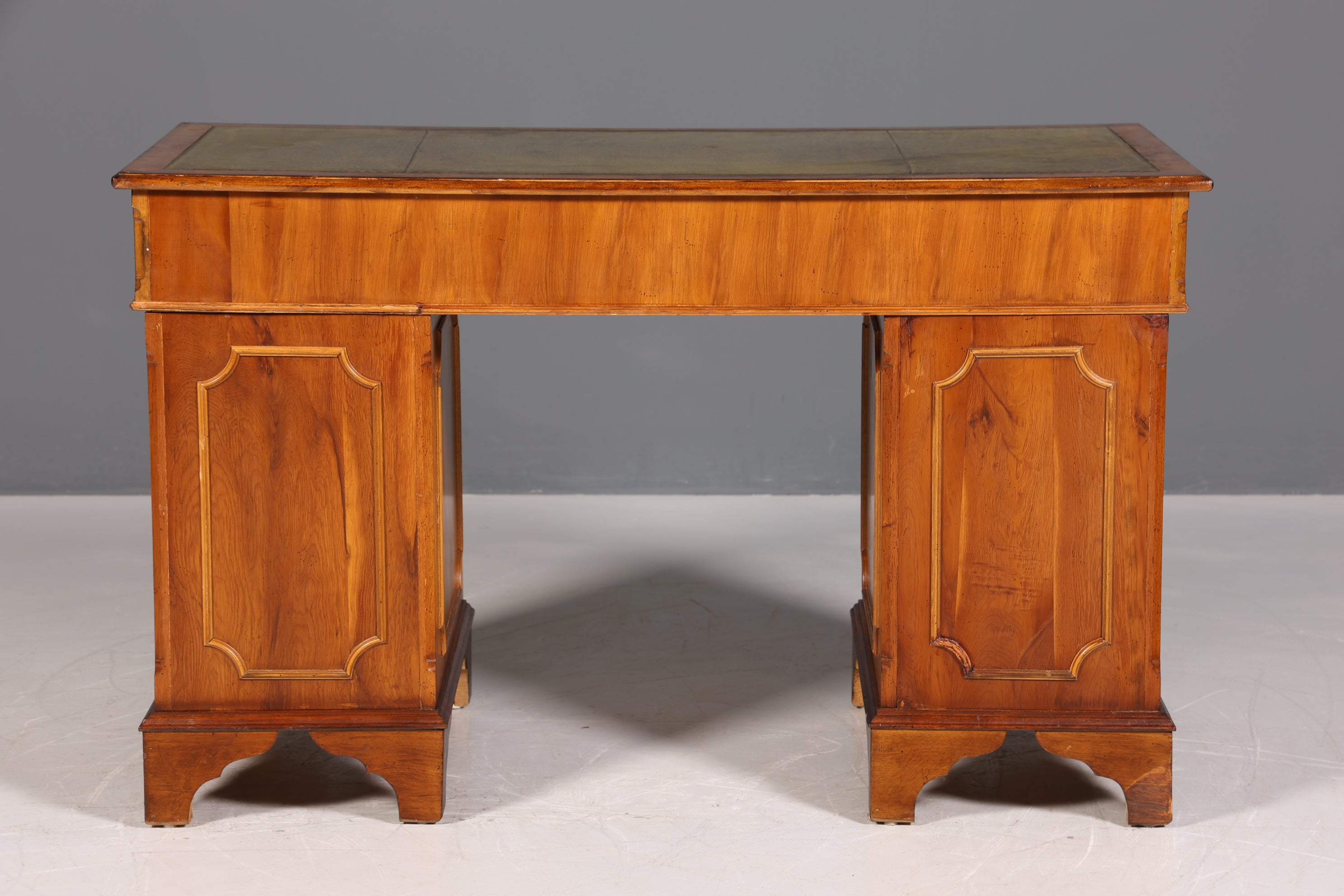 Magnifique bureau anglais avec plateau en cuir véritable, structure en bois d&