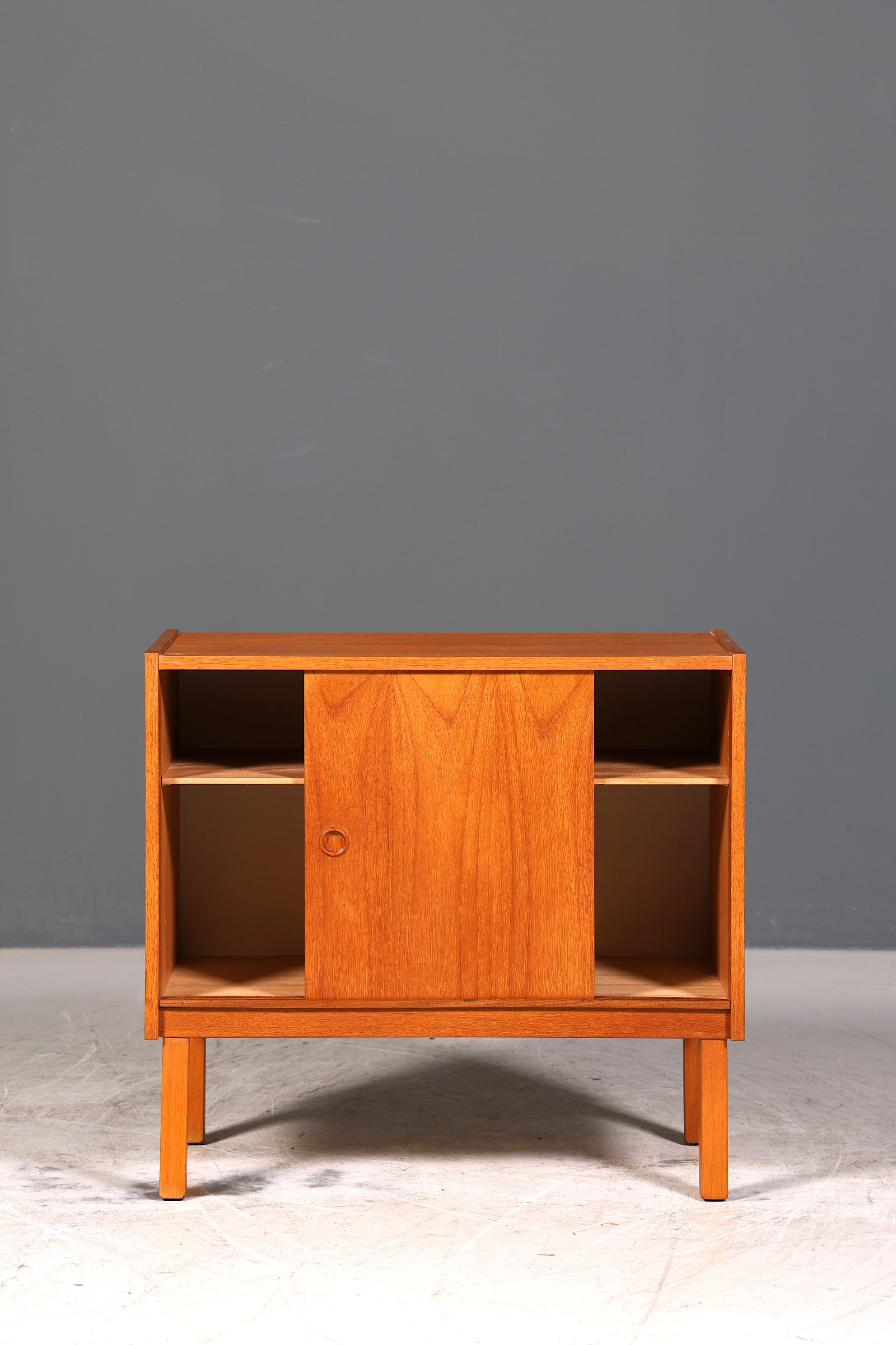 Traumhafter Mid Century Schrank Teak Holz Schiebetür Kommode Danish Design Sideboard 1 von 2