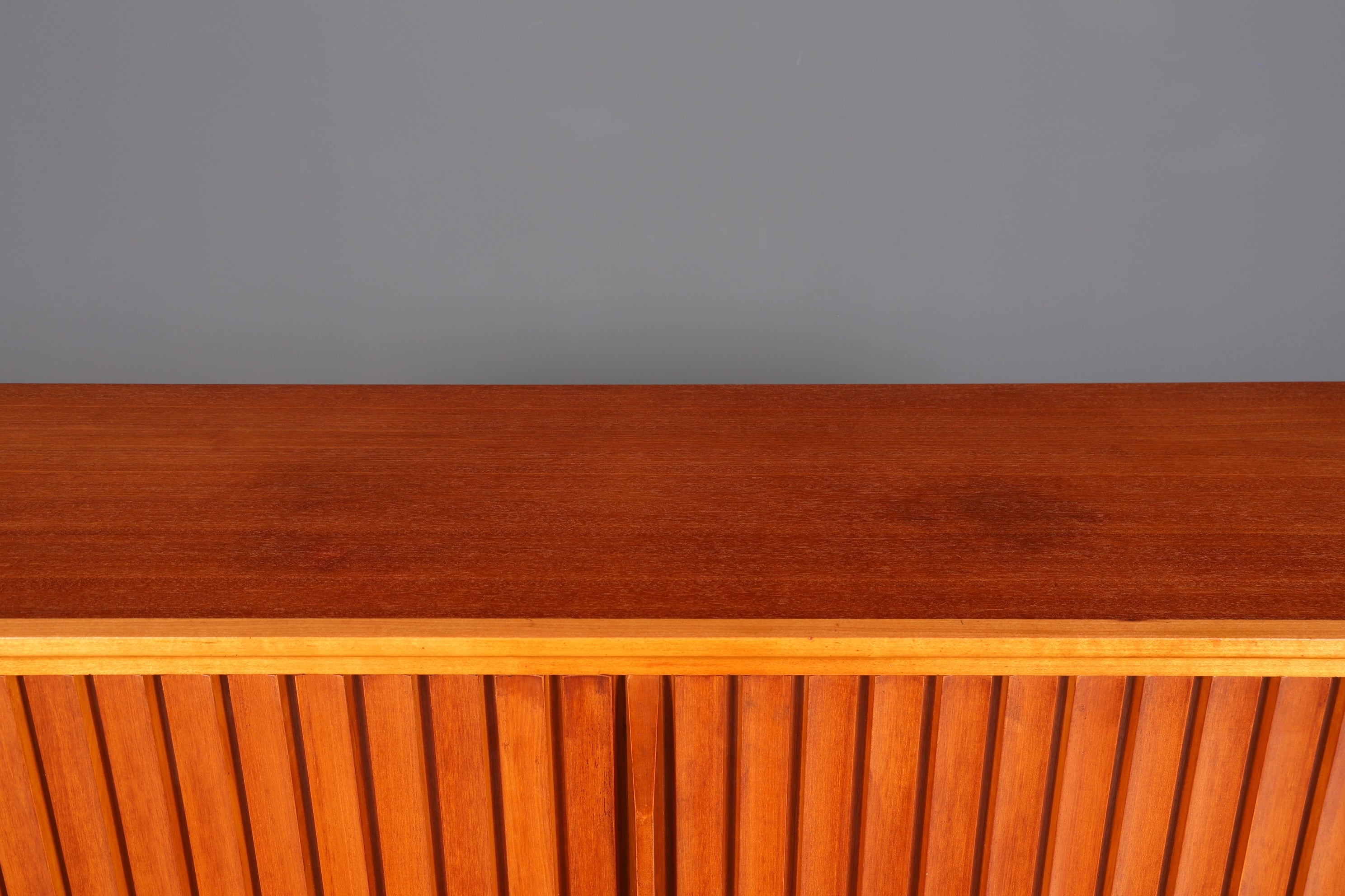 Meuble impressionnant réalisé par Leo Bub pour Bub Wertmöbel, armoire haute, classeur de style mid-century, armoire à linge