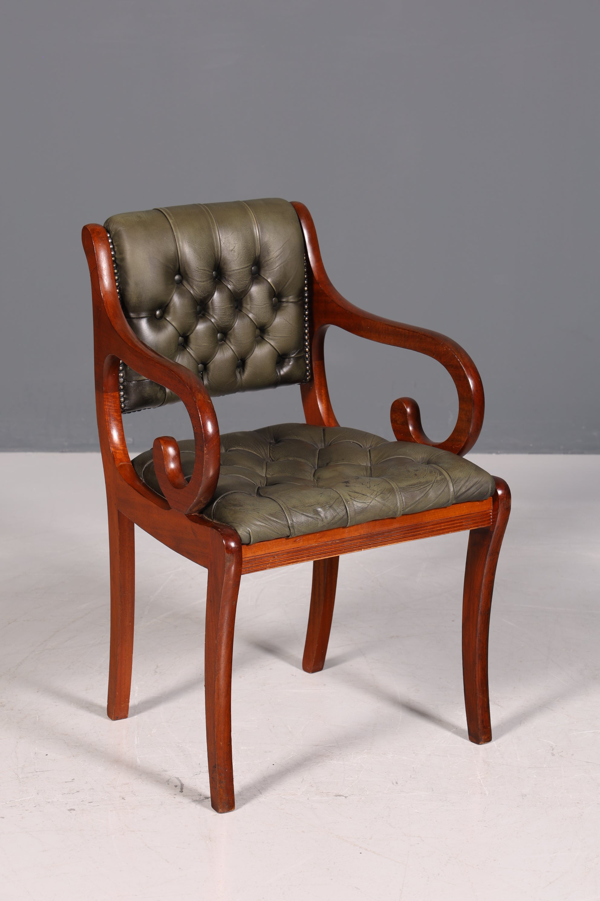Fauteuil Chesterfield original Canterbury, chaise de cuisine anglaise, chaise secrétaire, chaise en cuir véritable