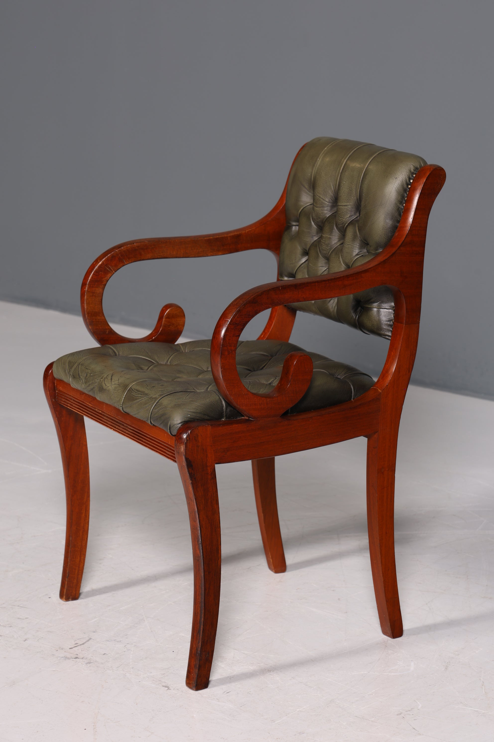 Fauteuil Chesterfield original Canterbury, chaise de cuisine anglaise, chaise secrétaire, chaise en cuir véritable