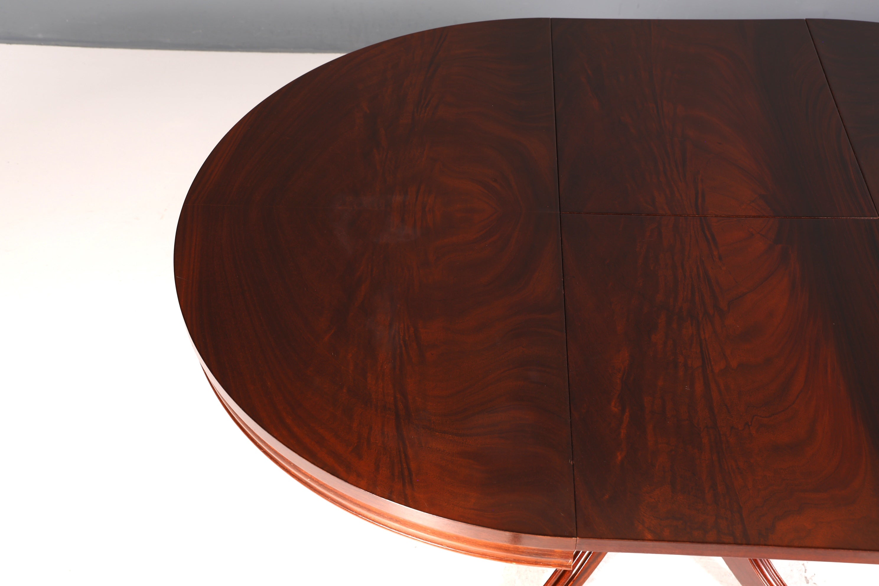 Belle table de salle à manger extensible anglaise, style antique, table de cuisine des années 60