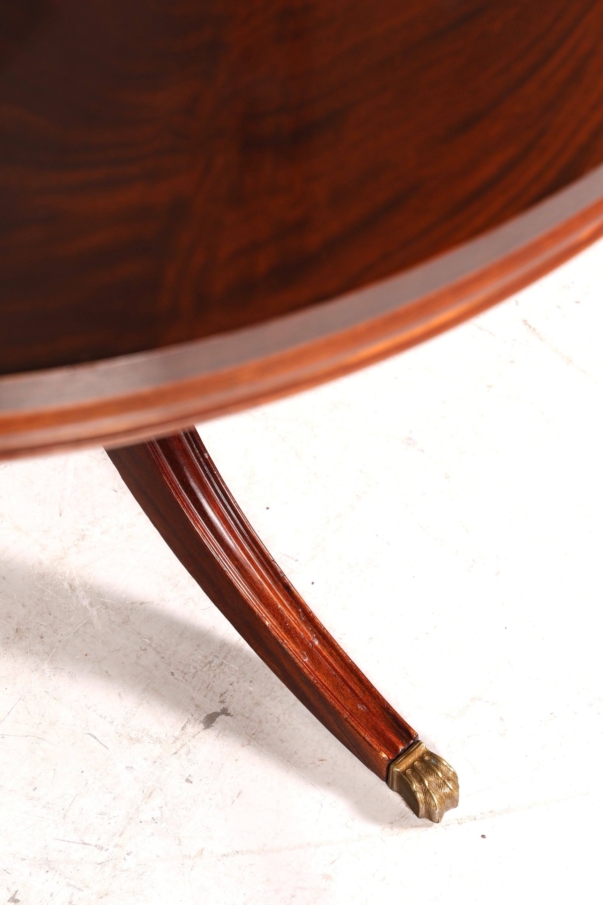 Belle table de salle à manger extensible anglaise, style antique, table de cuisine des années 60