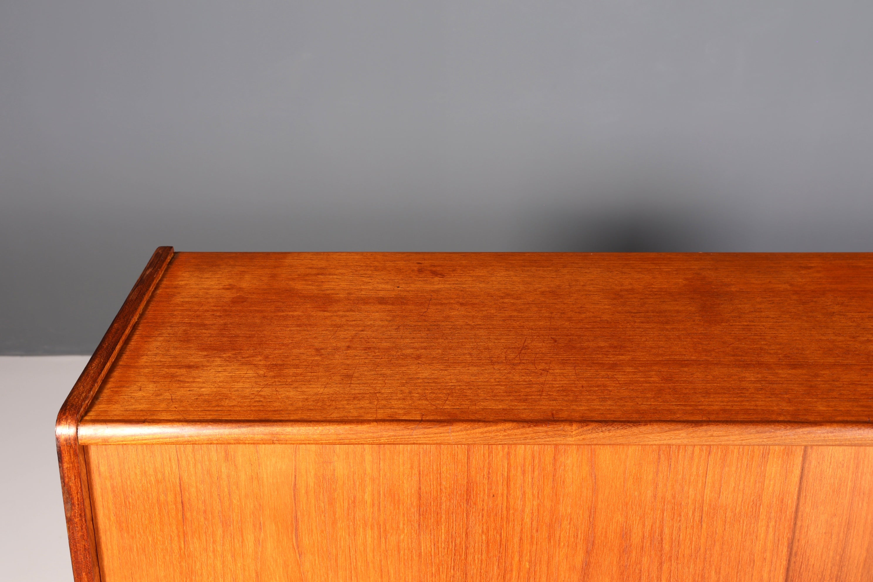 Magnifique buffet haut en teck du milieu du siècle, meuble original PAM Viby J., commode de bureau, meuble bar, années 1960