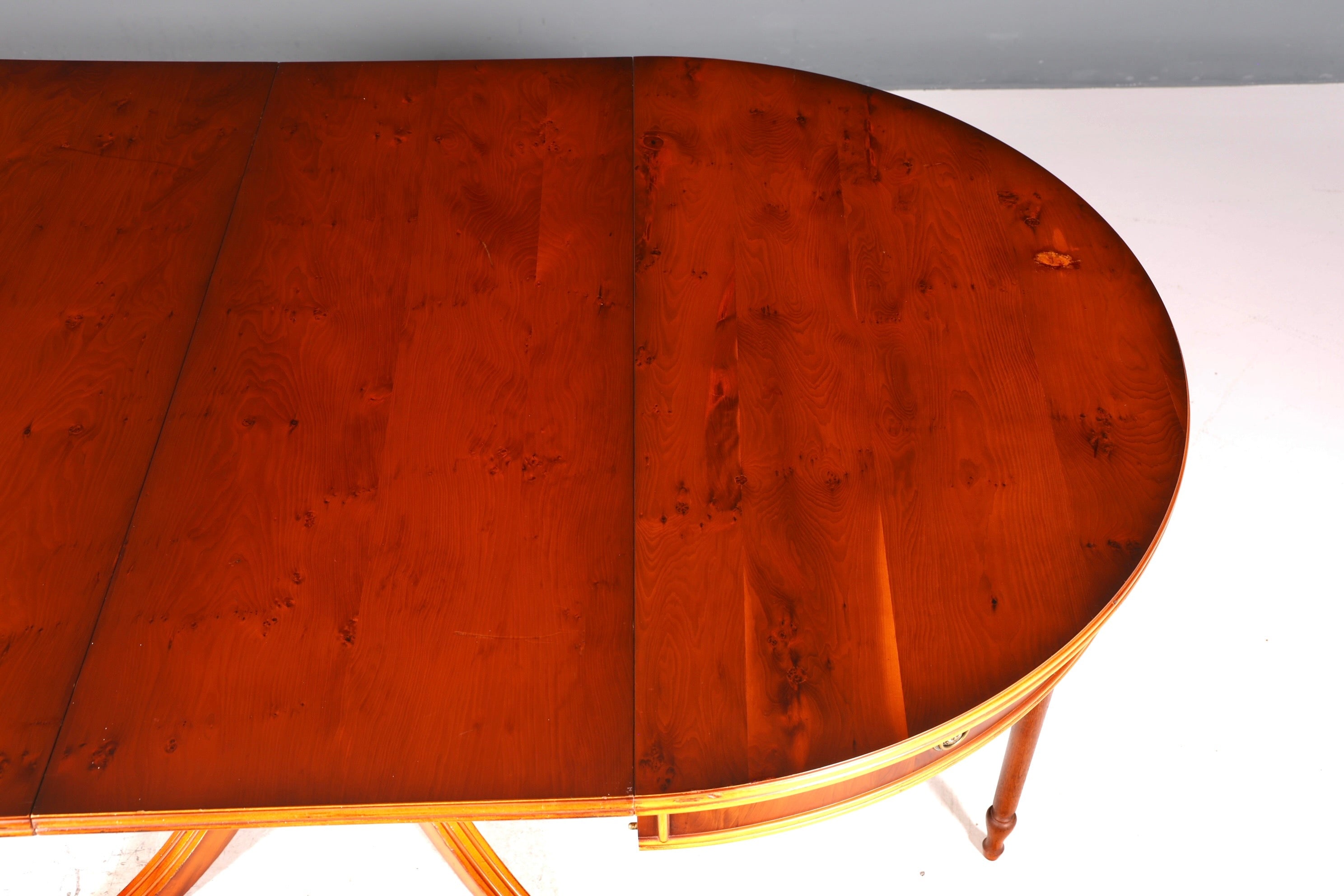 Magnifique table de salle à manger extensible anglaise, en if, style antique, table de cuisine des années 60