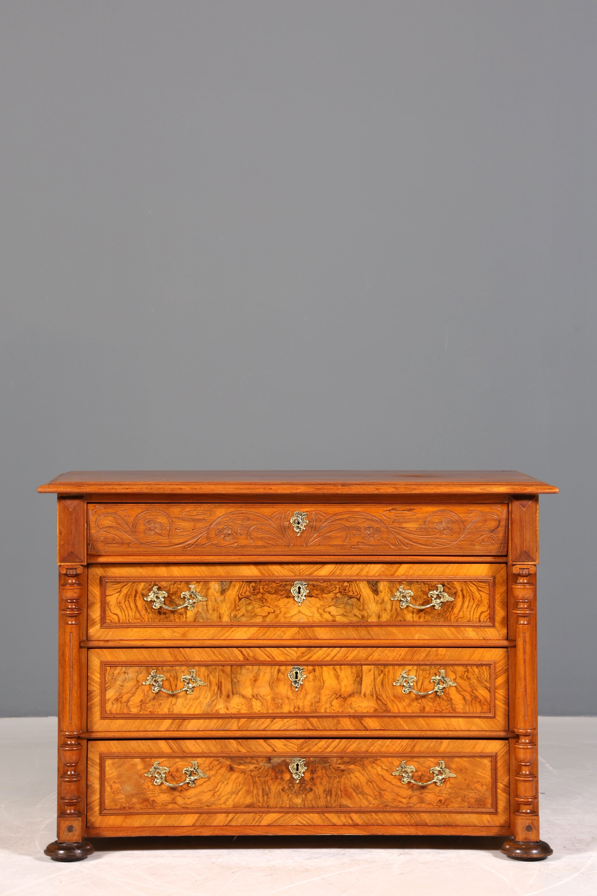 Wunderschöne Gründerzeit Kommode Louis Philippe Vertiko Nussbaum Sideboard um 1880