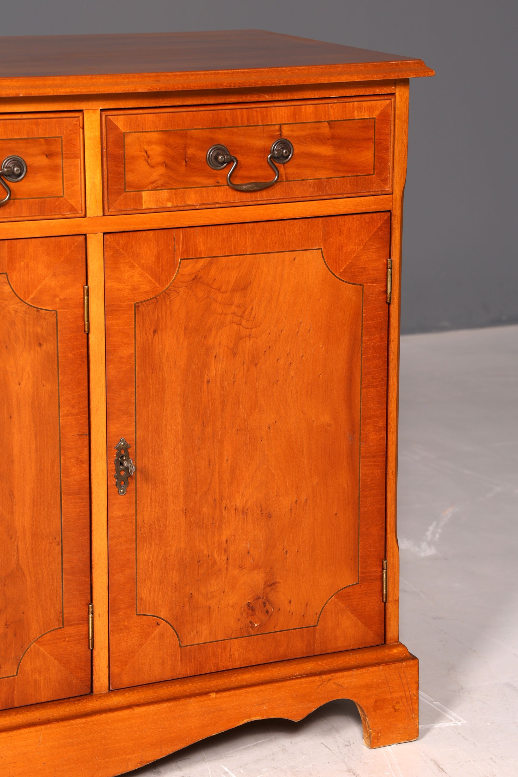 G204 Finish cm Wunderschönes Englisches Sideboard Eibe Schrank Antik Stil Buffetschrank Kommode (Kopie)