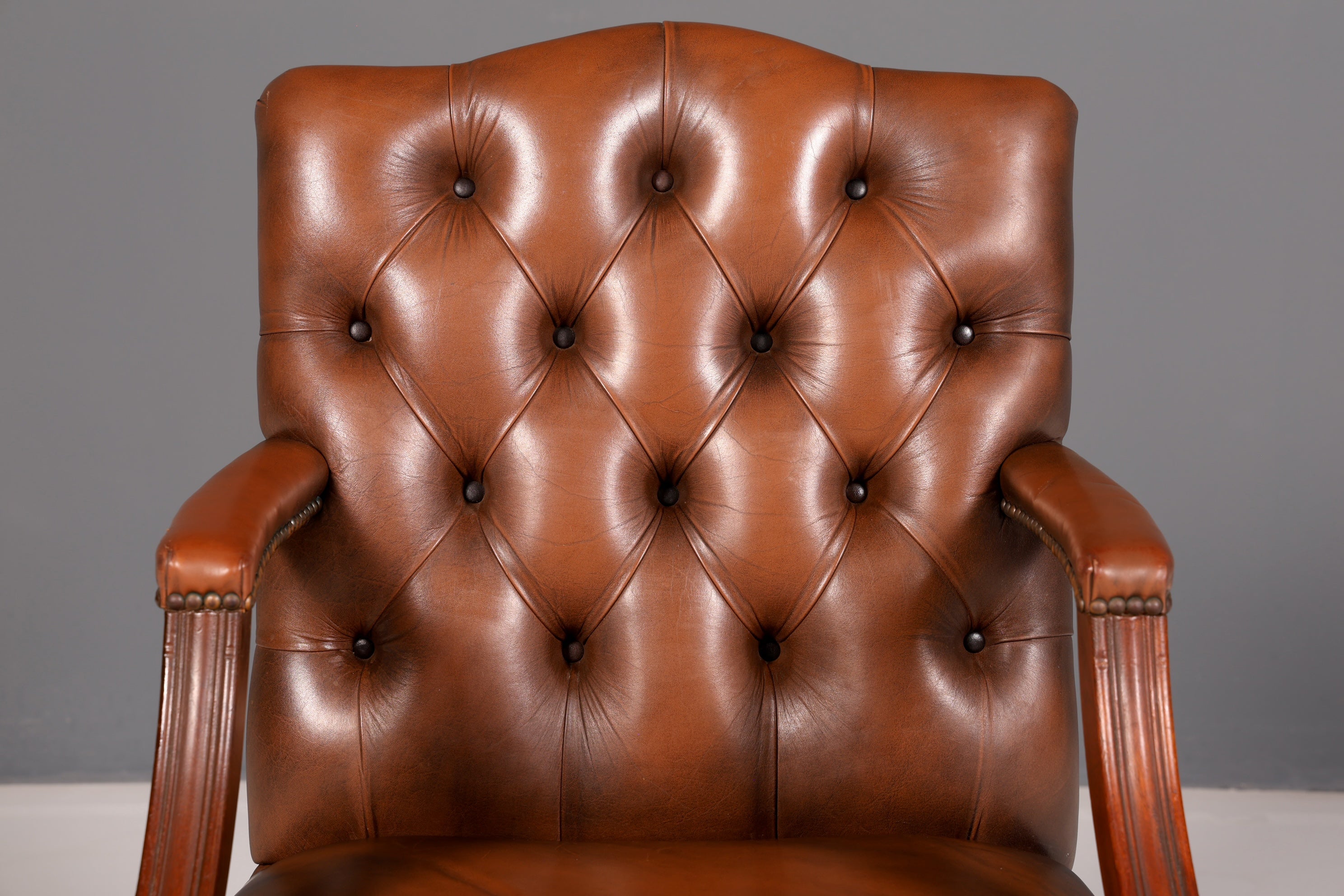 Wunderschöner Original Chesterfield Armlehnstuhl Braun Echt Leder Englisch Herrensessel Sekretär Stuhl Schreibtischstuhl Bürostuhl Antik 1 von 2
