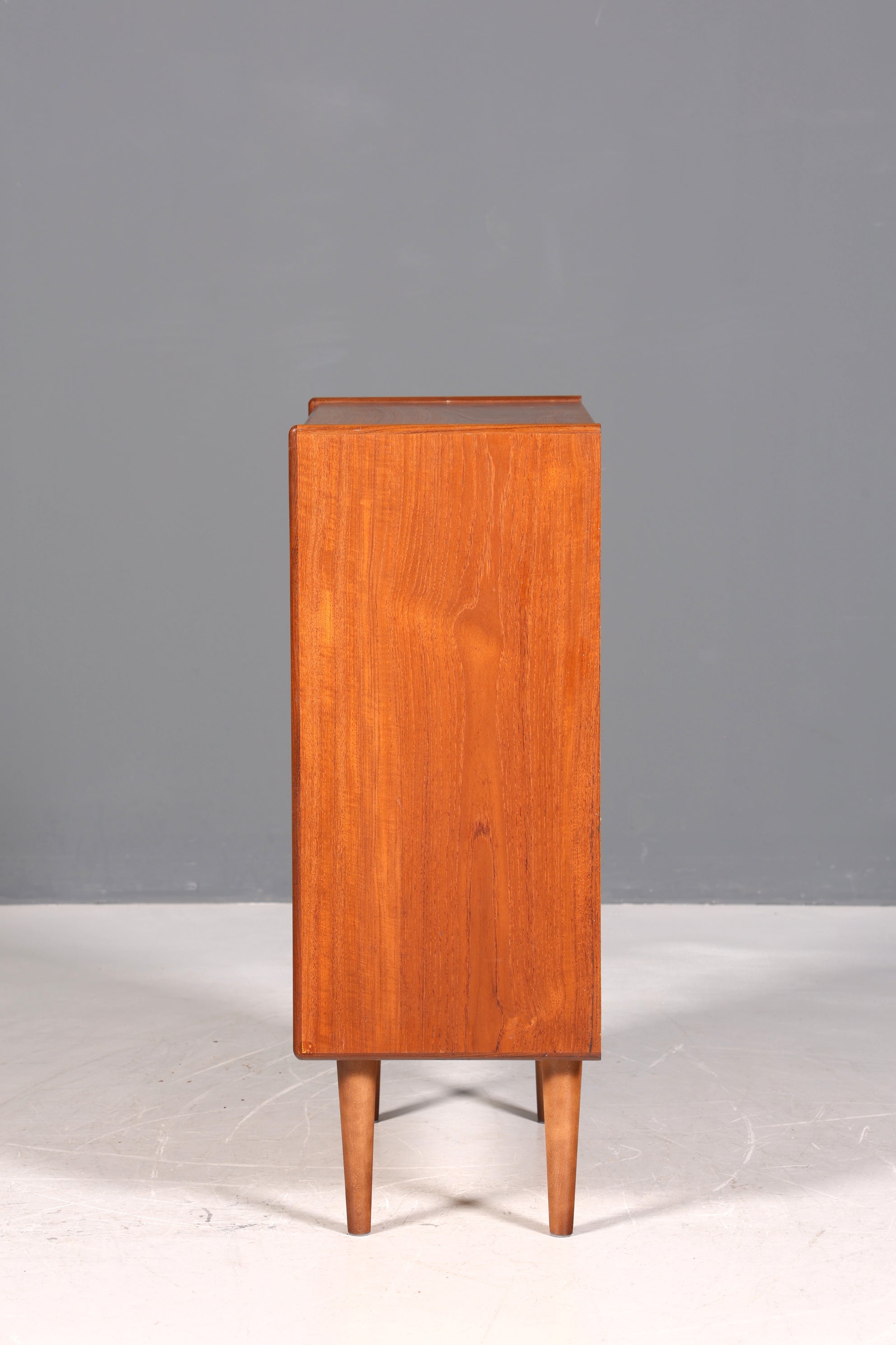 Magnifique commode vintage des années 60/70, design danois, style années 60/70.