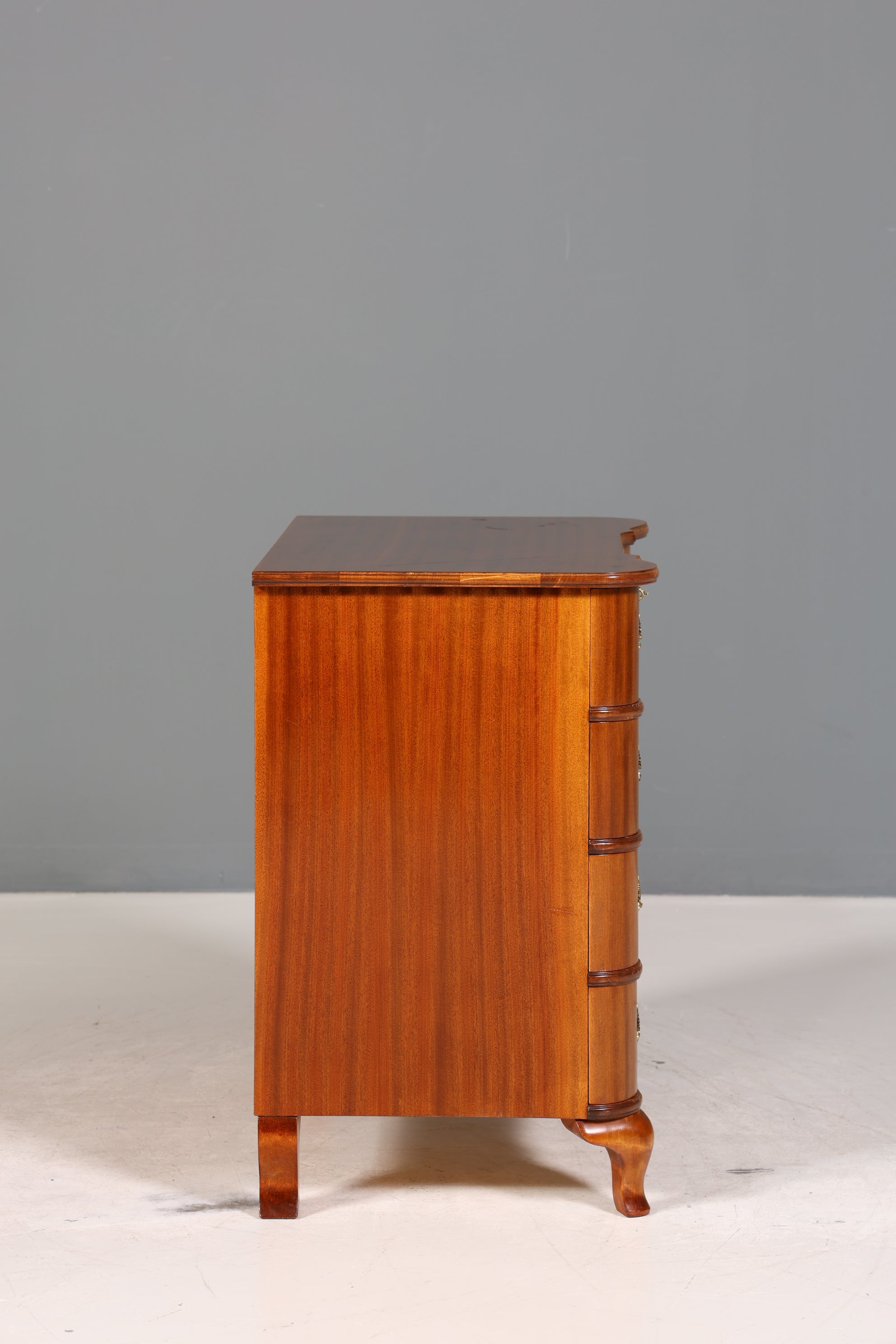 Stilvolle geschwungene Kommode im Barock Stil Sideboard Englisch Schubladenkommode