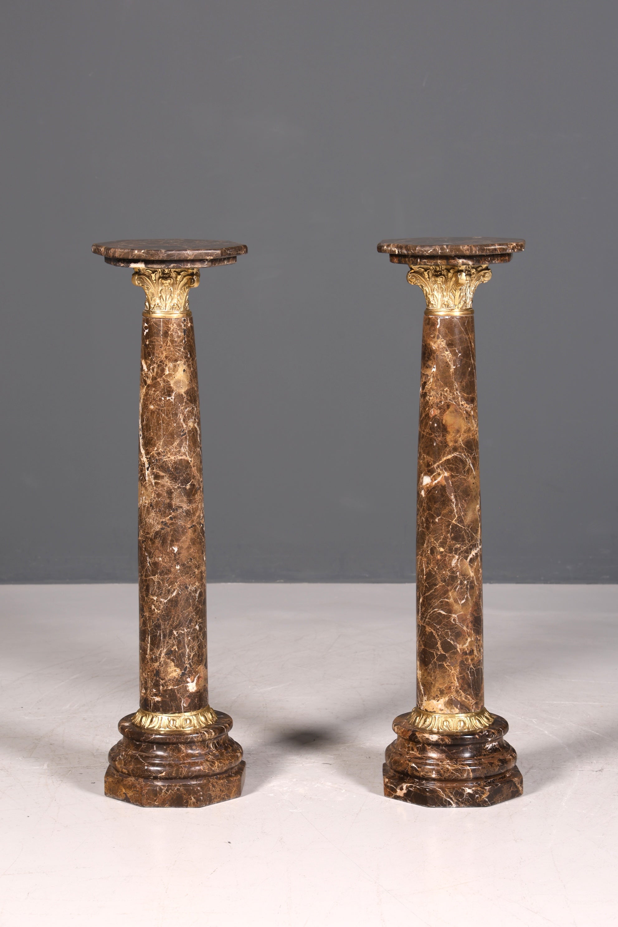 Wunderschöne Barock Stil Säule Louis XV Marmor Blumensäule Naturstein Braun Sockel Ablage 1 von 2