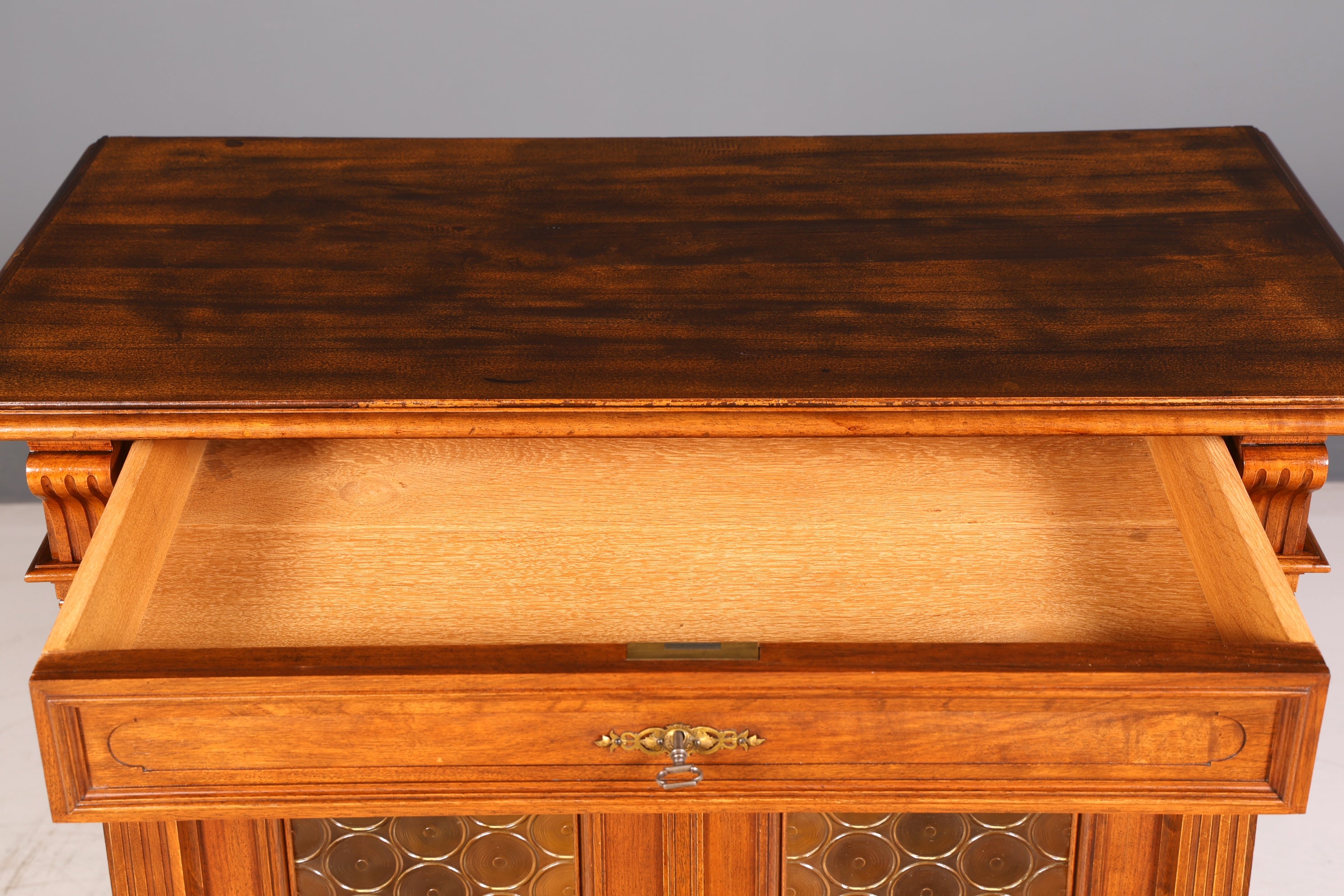 Edle Gründerzeit Vitrine um 1880 Schrank Antik Jugendstil Nussbaum Bücherschrank Buffet Vintage