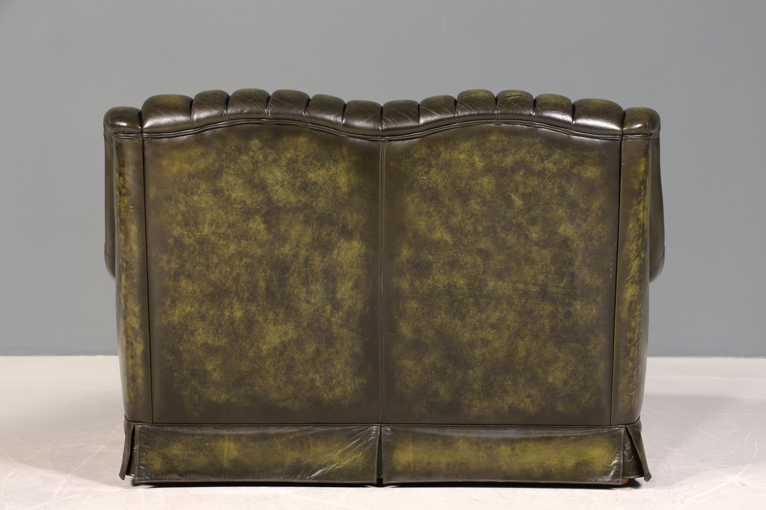 Wunderschönes Original Chesterfield 2er Sofa Englisch Leder 2- Sitzer Couch