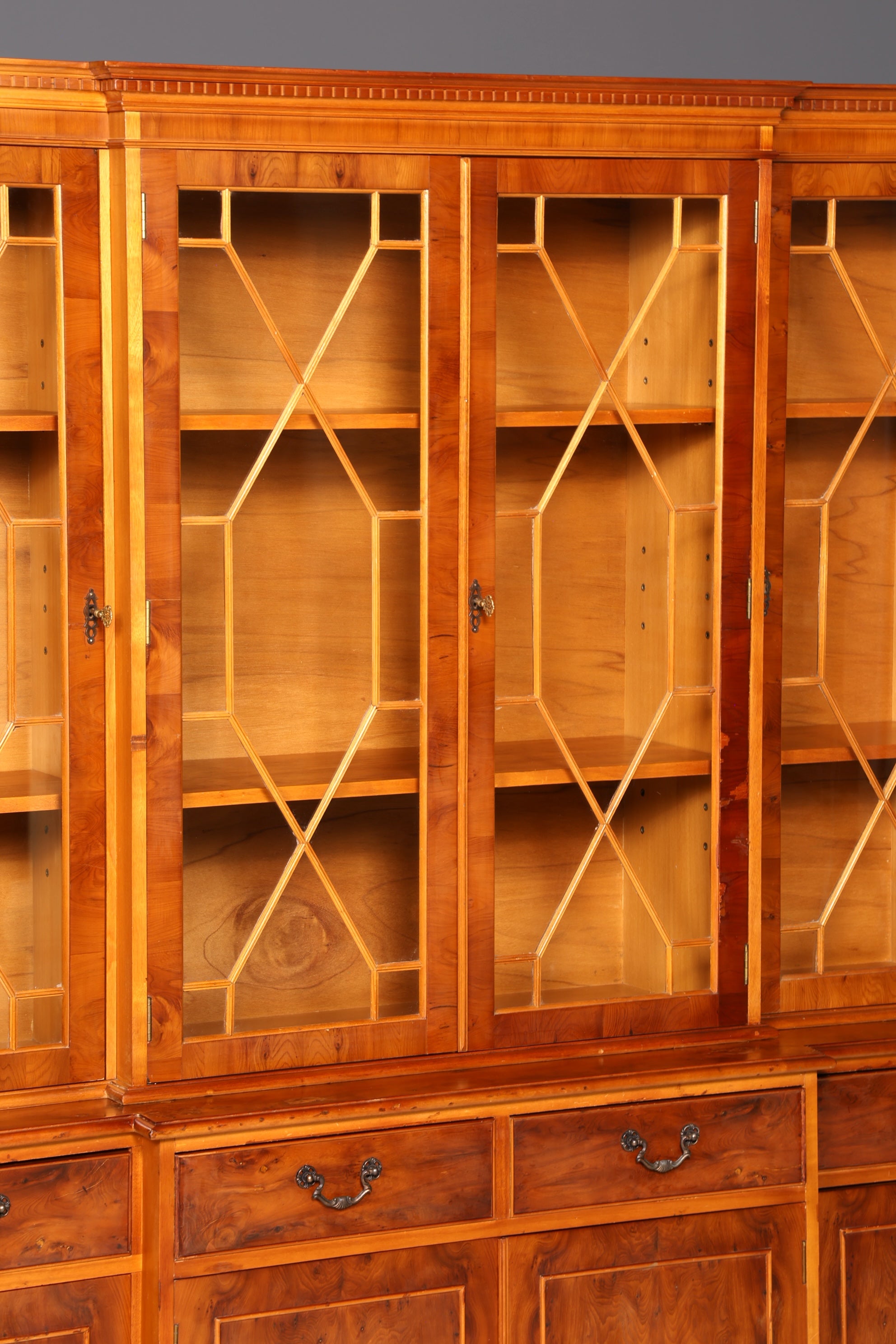 Wunderschöne Englische Vitrine Bücherschrank Buffet Antik Glasvitrine Bibliothek Vitrinenschrank Vintage