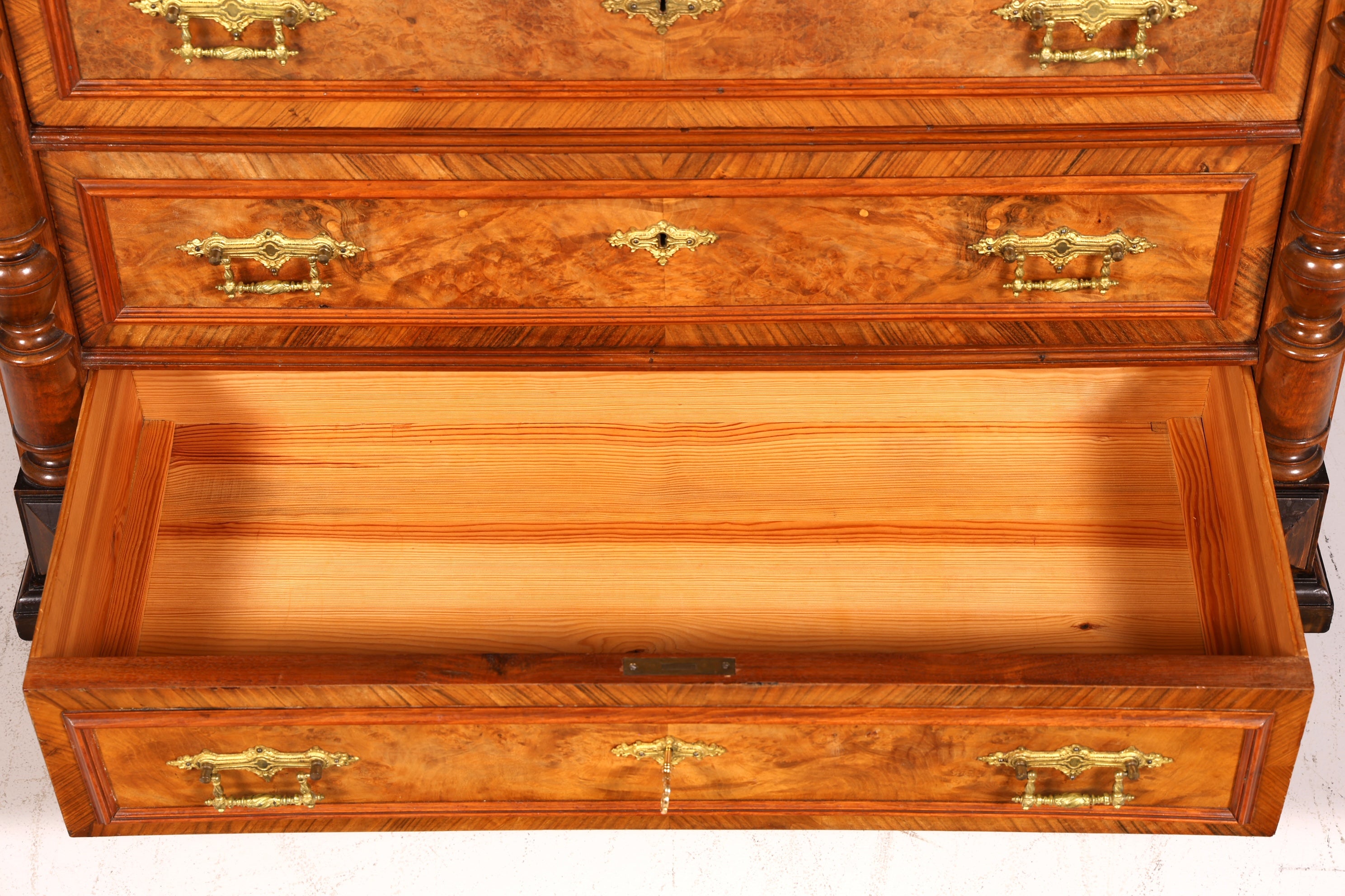 Wunderschöne Gründerzeit Kommode Louis Philippe Nussbaum Schubladenkommode Sideboard Antik um 1880