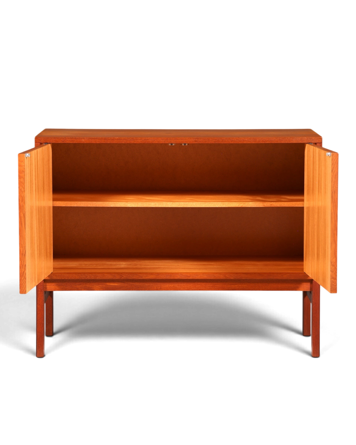 Hauptstadt Möblerei Mid Century Kommode aus Holz mit zwei offenen Türen und Regalboden im 60er Jahre Retro Design
