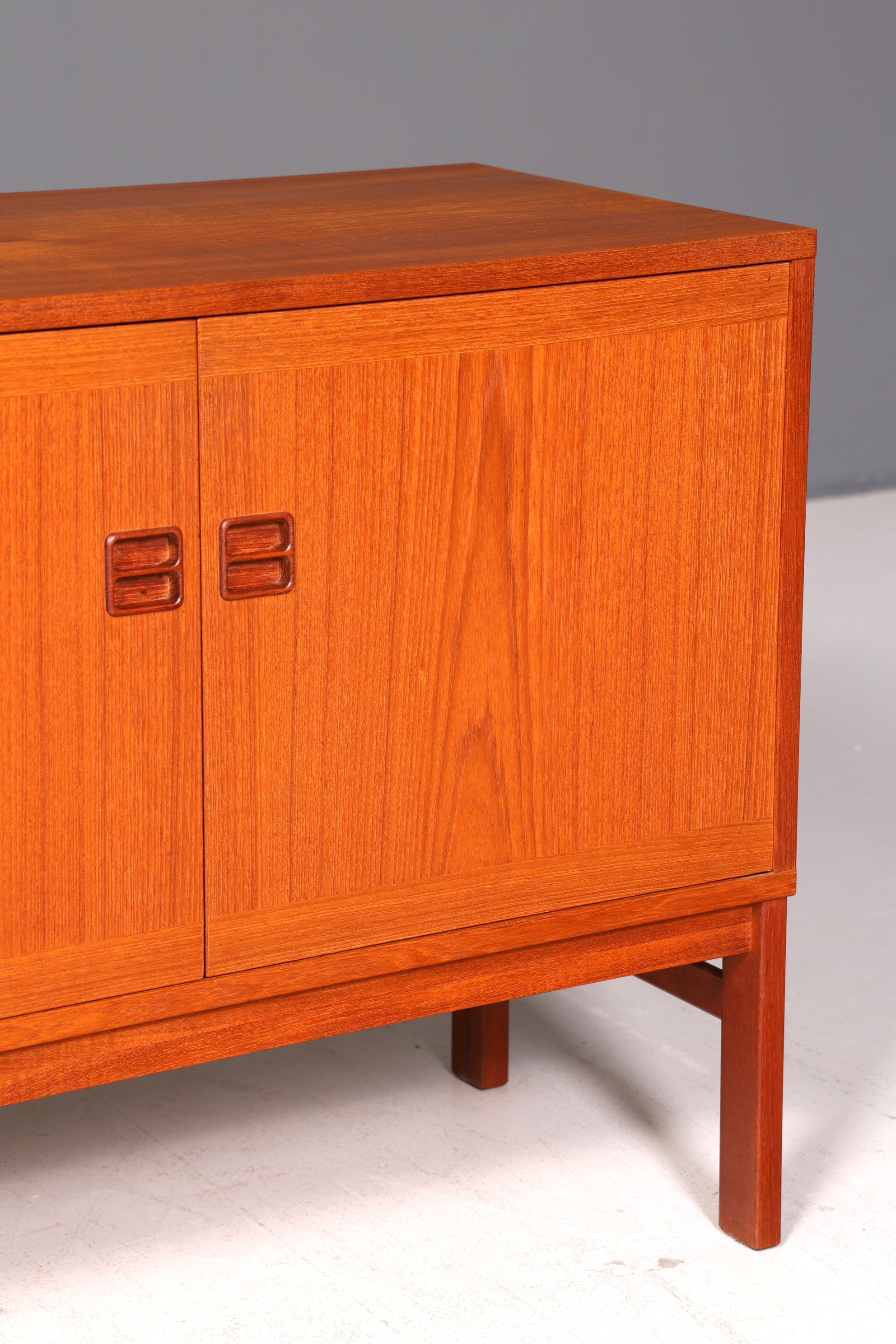 Wunderschöne Mid Century Kommode Vintage Schrank Retro Flurkommode 60s Sideboard Regal Designklassiker