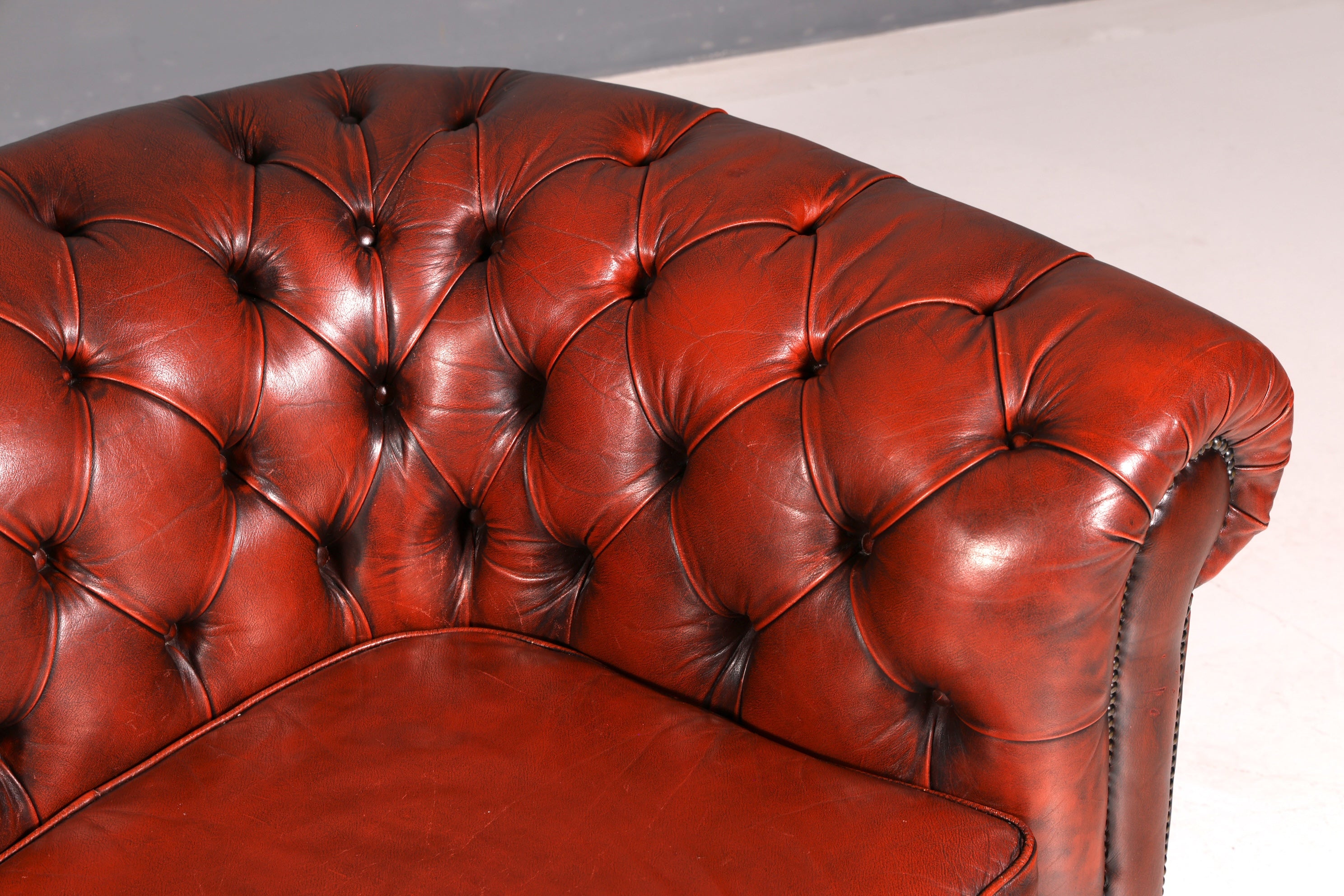 Wunderschönes Original Chesterfield Sofa 2-Sitzer Couch England Echtleder Polstersofa Ledersofa
