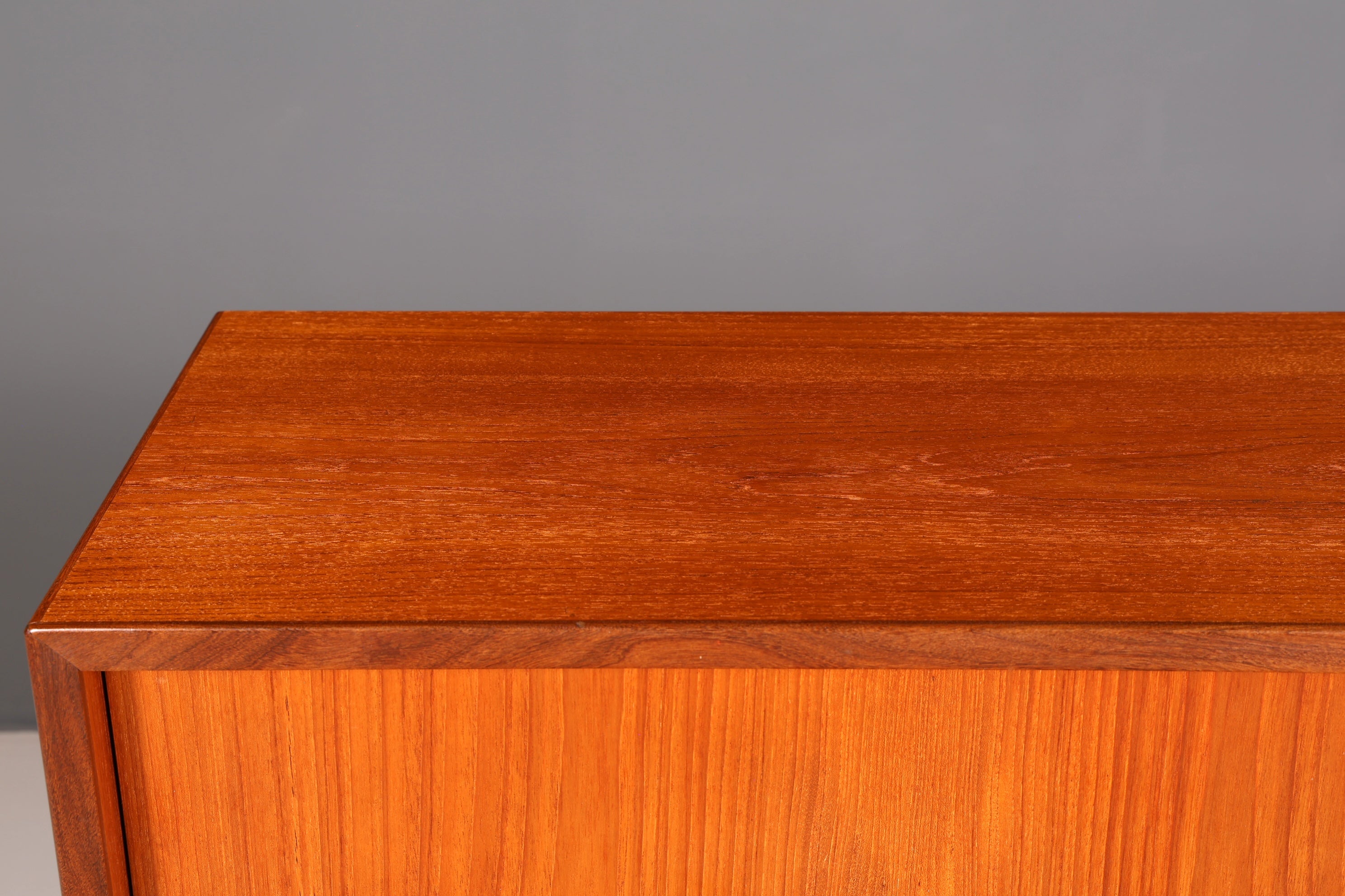 Edles Mid Century Sideboard Vintage Schrank Retro Highboard Danish Design Teak Holz Kommode Designer