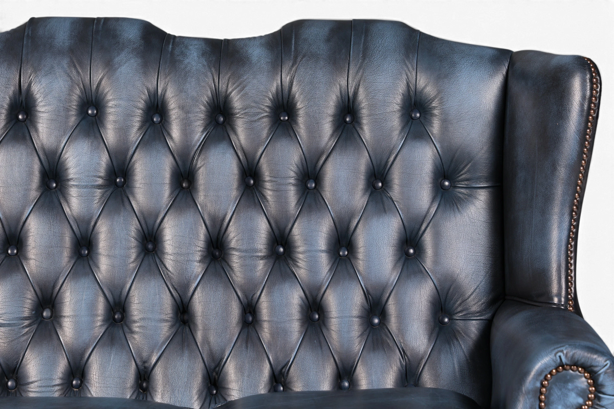 Hauptstadt Möblerei blaues Chesterfield 3-Sitzer Sofa aus Echtleder mit klassischer Knopfheftung und Ziernägeln