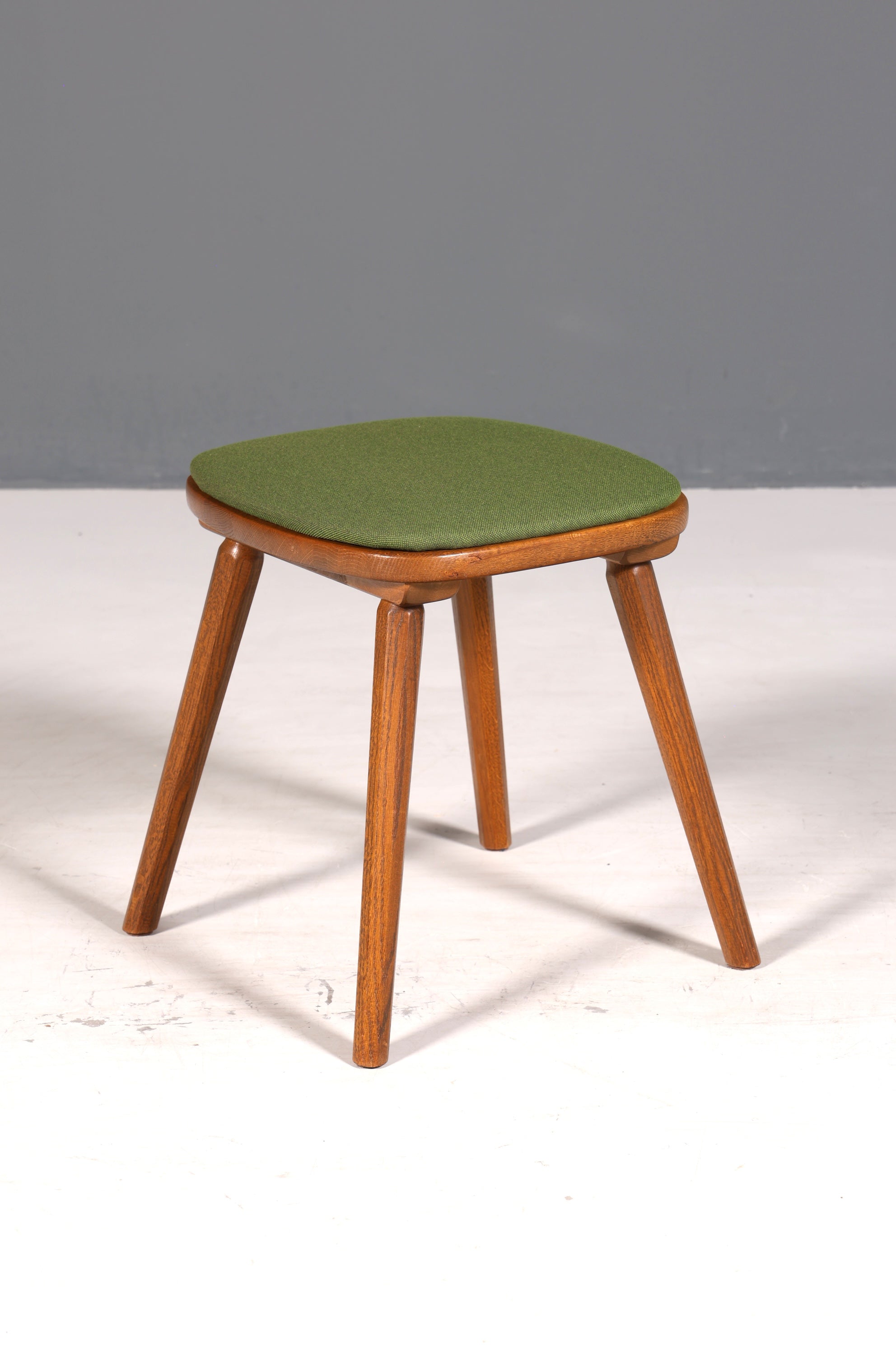 4x Schlichte Landhausstil Stühle mit zwei Hocker Retro Stuhlset Antik Stil Eiche Küchenstühle Bauernstühle Esszimmer Stühle