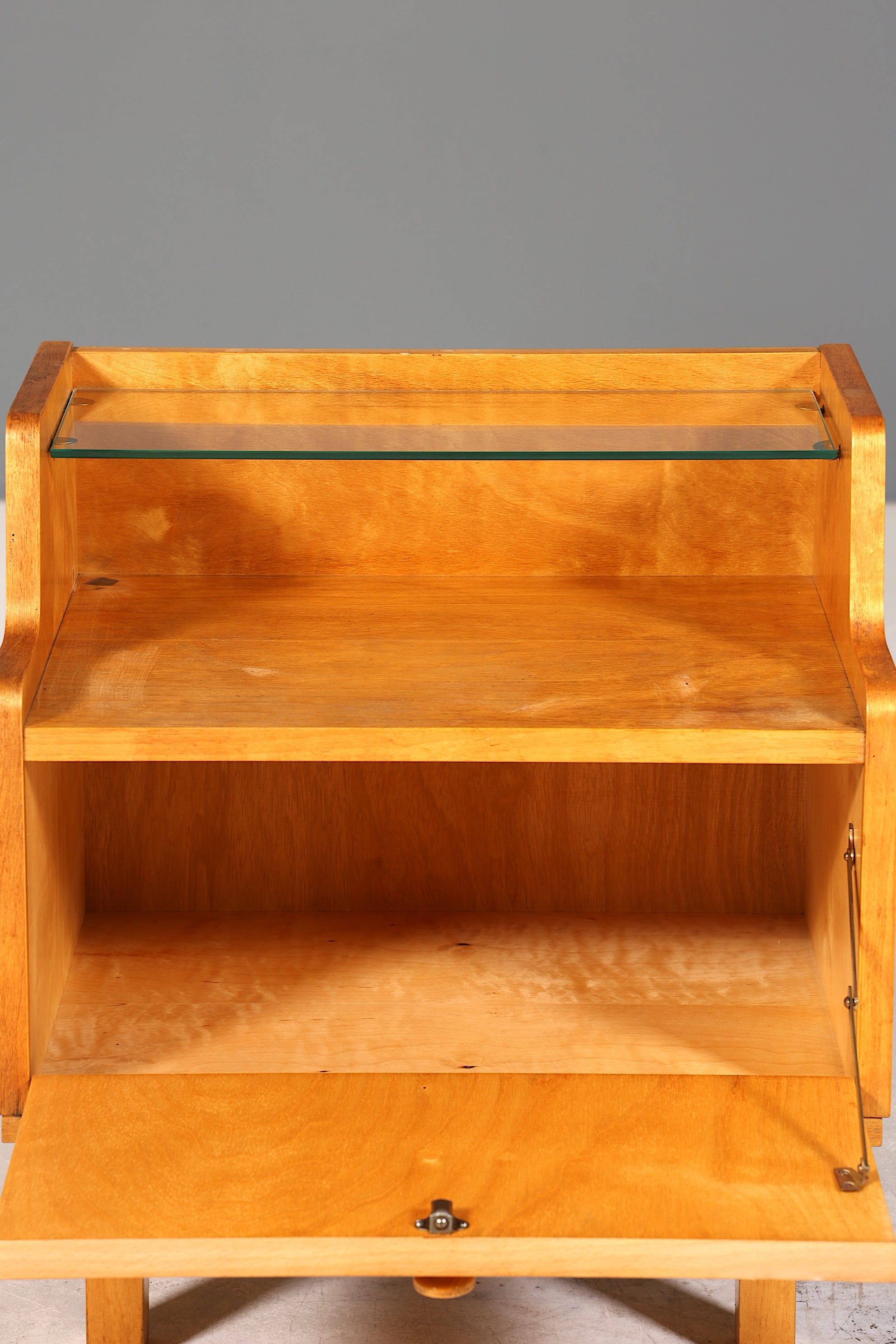 Schlichte Mid Century Kommode Vintage Klappschränkchen Danish Design Nachttisch 2 von 2