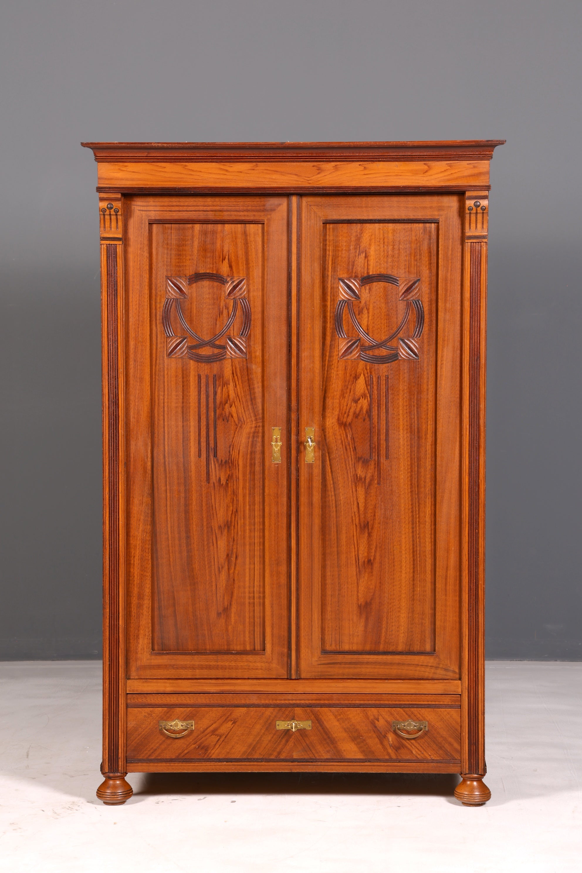 Wunderschöner Jugendstil Schrank Antik um 1880 Eiche Kleiderschrank Dielenschrank Wäscheschrank Massivholz