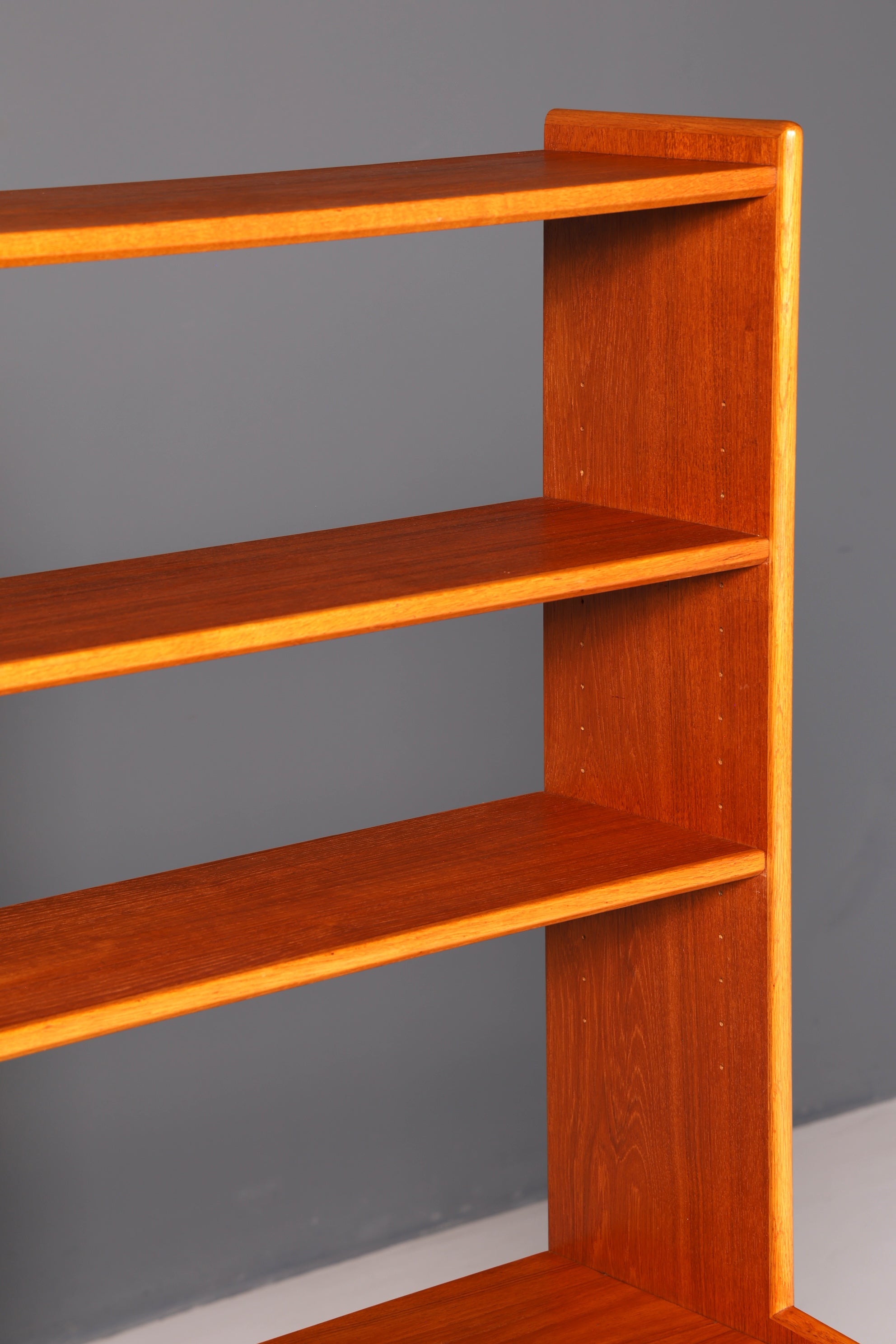 Schlichtes Mid Century Bücherregal Danish Design Schiebetür Teak Holz Vintage Schrank Regal