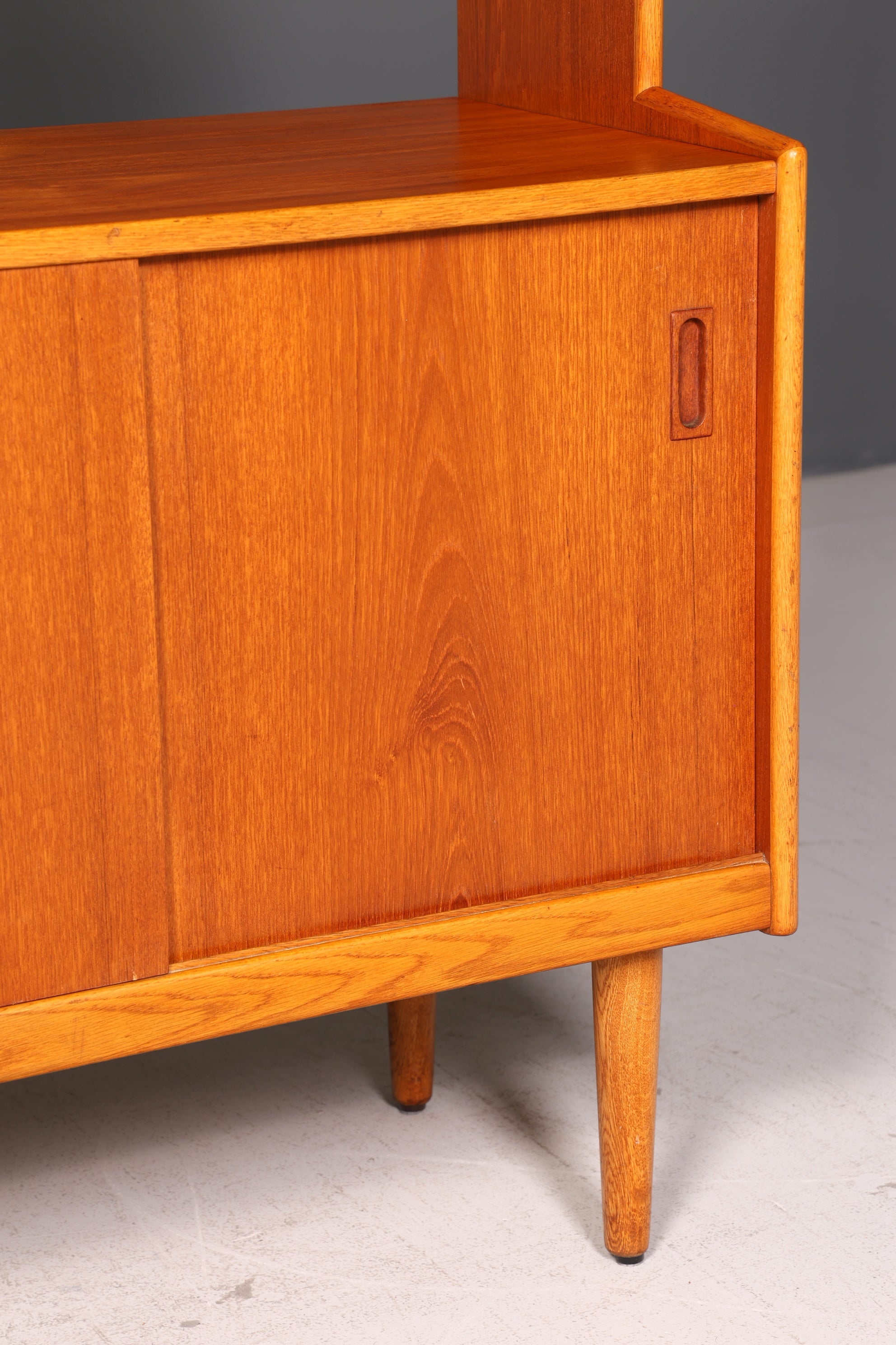 Schlichtes Mid Century Bücherregal Danish Design Schiebetür Teak Holz Vintage Schrank Regal