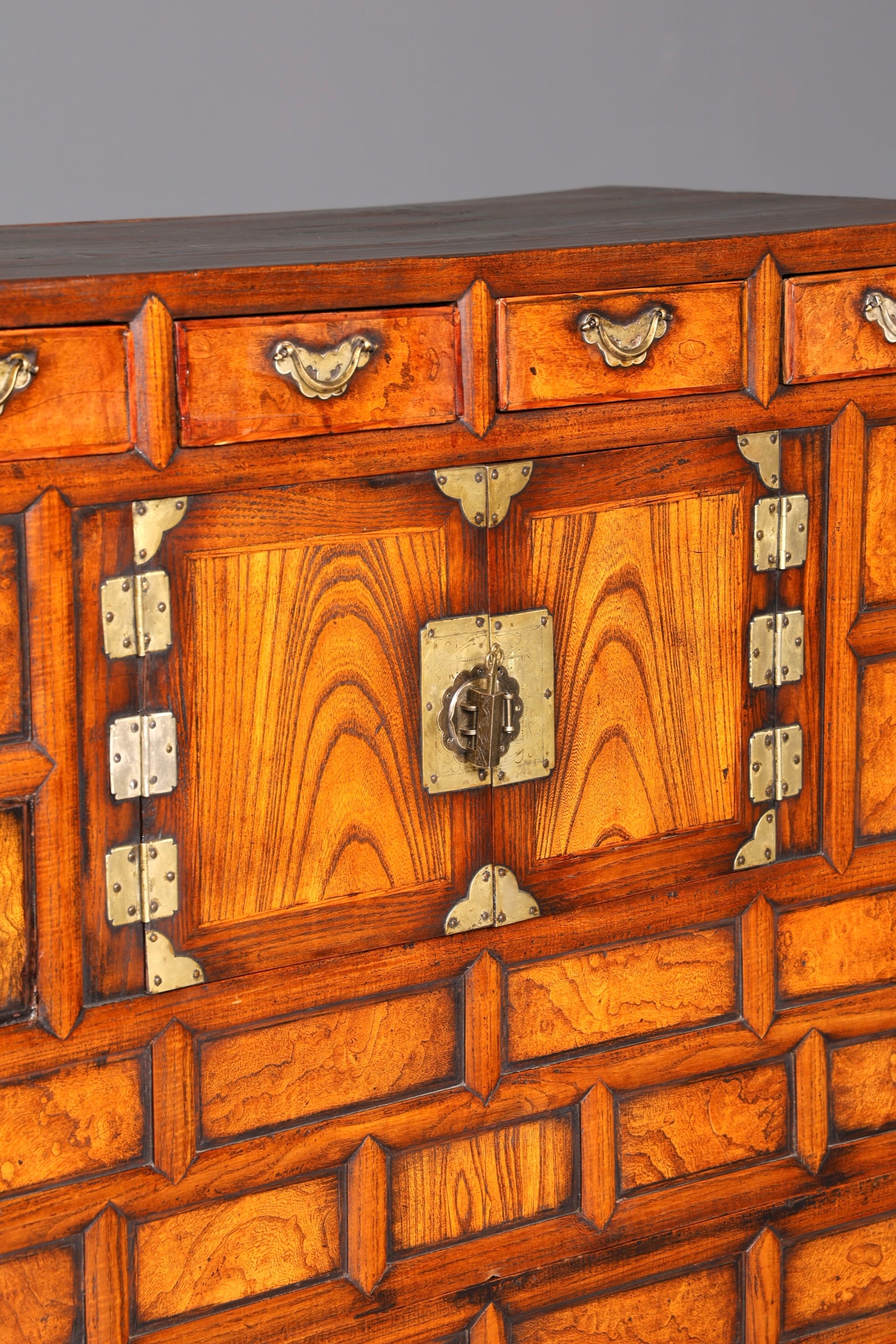 Wunderschöner Asiatischer Schrank Kabinettschrank Antik Kommode Messing echt Holz Vertiko