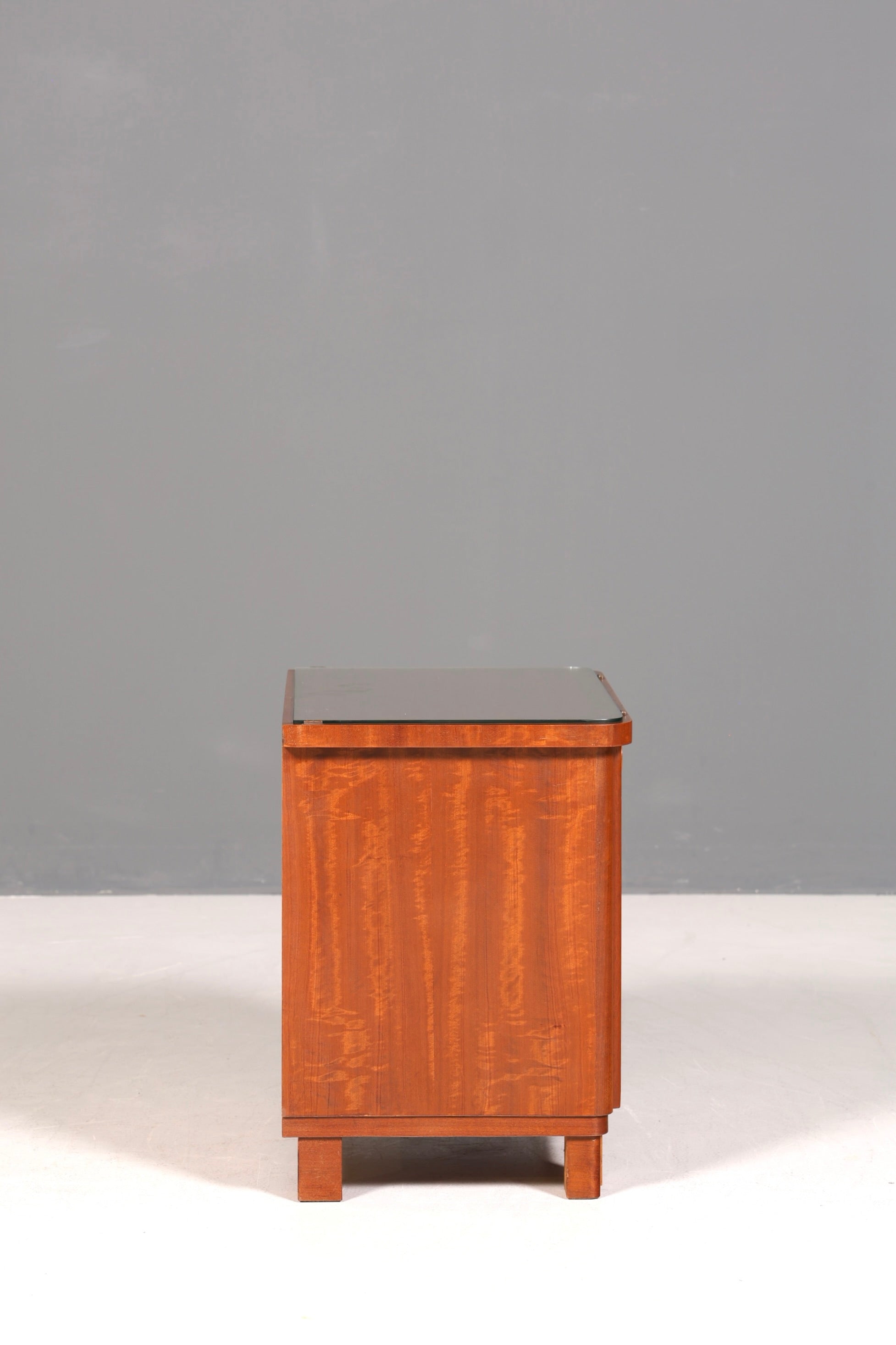 Schlichte Mid Century Kommode Vintage Klappschränkchen Danish Design Nachttisch 2 von 2