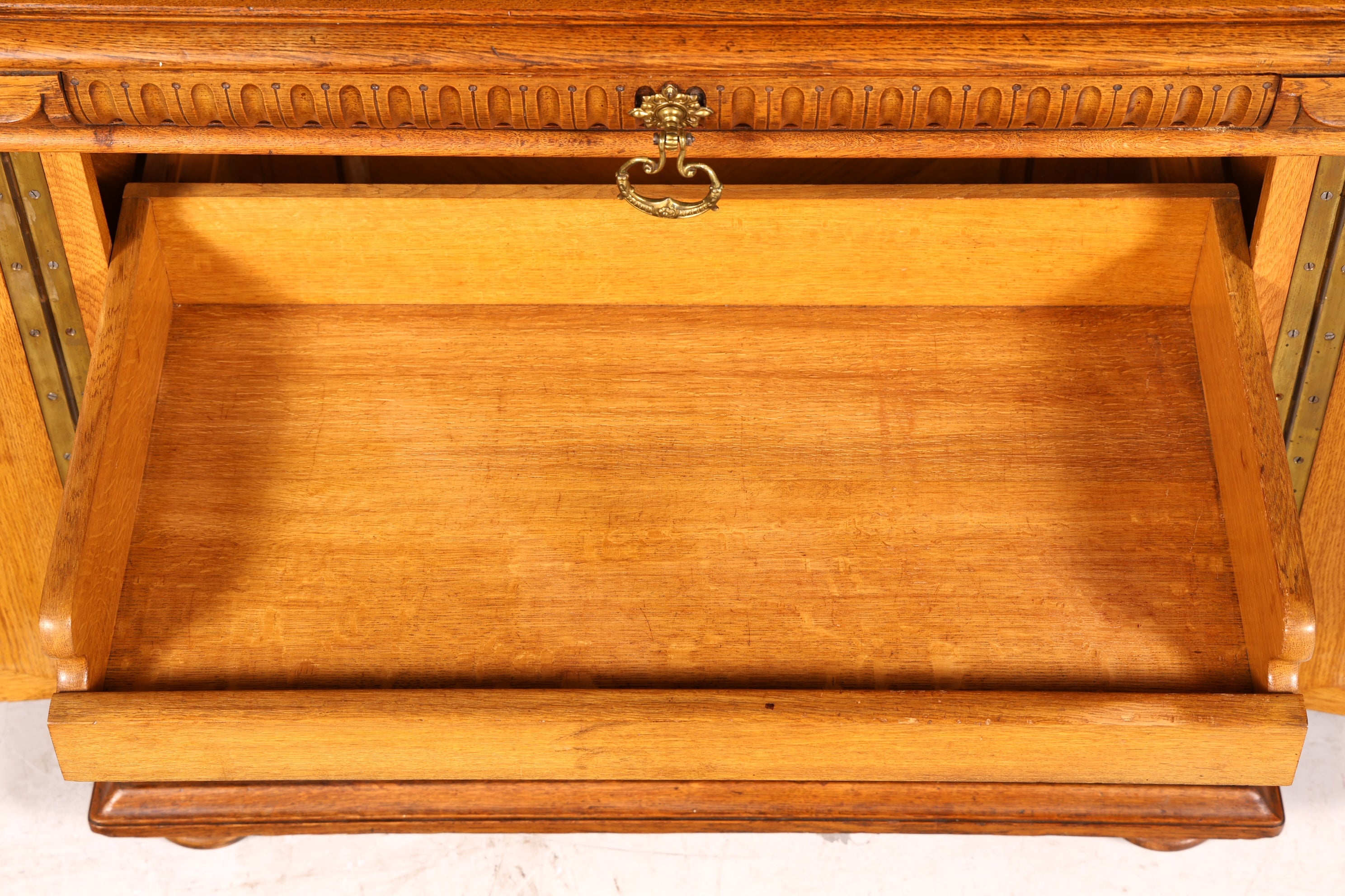Magnifique armoire de l’époque Gründerzeit, buffet bas, commode ancienne Louis-Philippe, vaisselier, vertiko