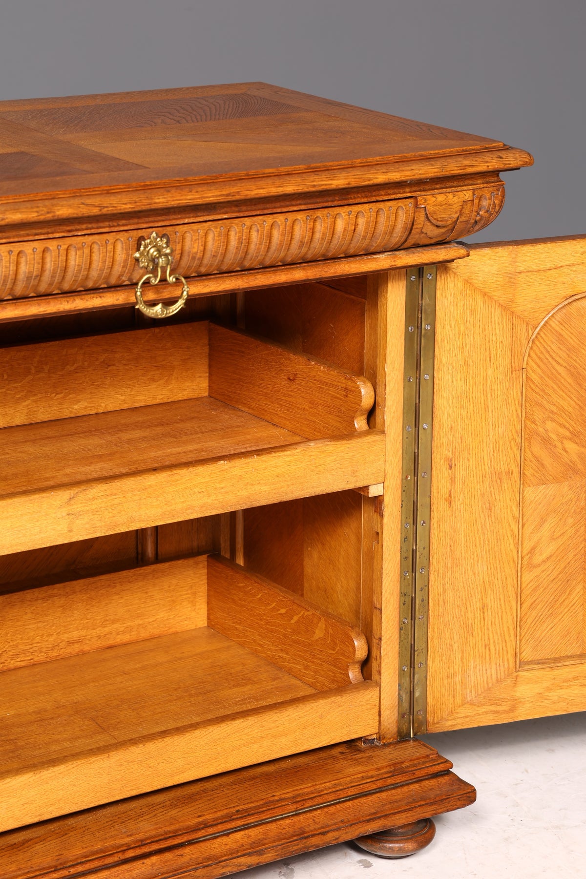 Magnifique armoire de l’époque Gründerzeit, buffet bas, commode ancienne Louis-Philippe, vaisselier, vertiko