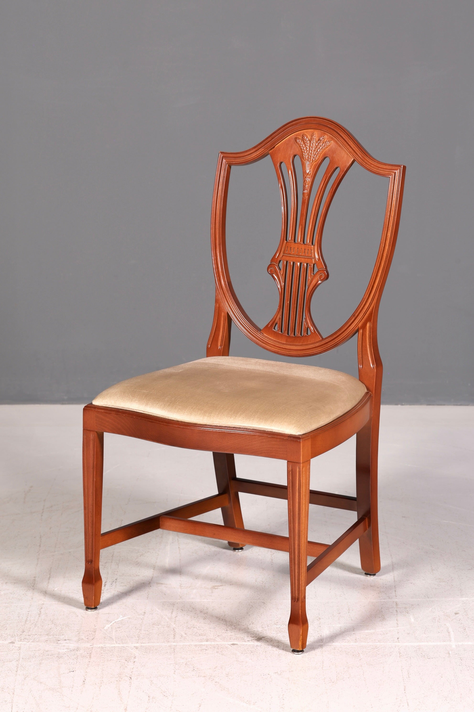 Ensemble élégant de 4 chaises anglaises style Hepplewhite, chaises de salle à manger anciennes, chaises de cuisine, ensemble de chaises vintage