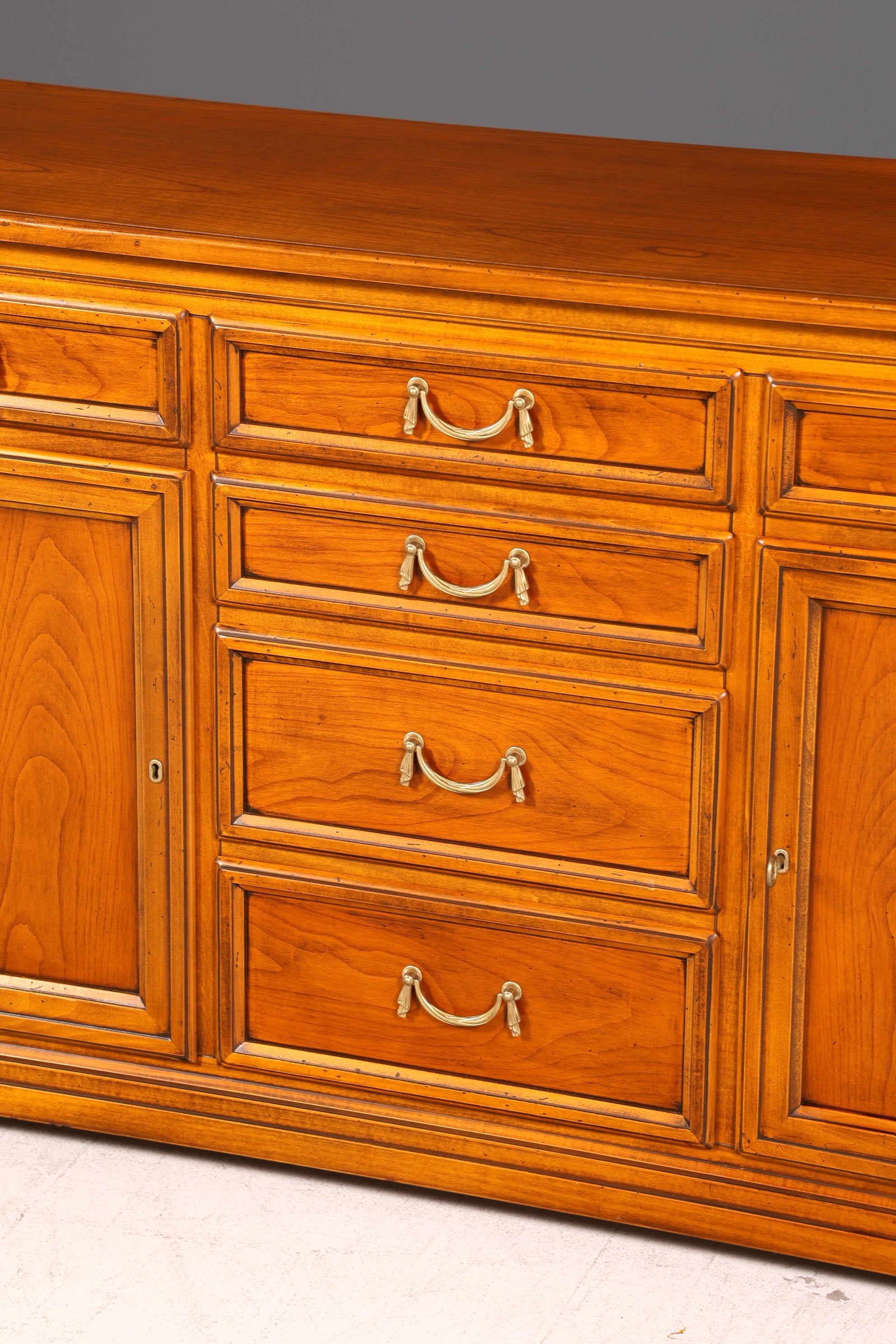 Wunderschönes Original Selva Sideboard Antik Stil Villa Borghese Schrank Kommode Buffet Anrichte