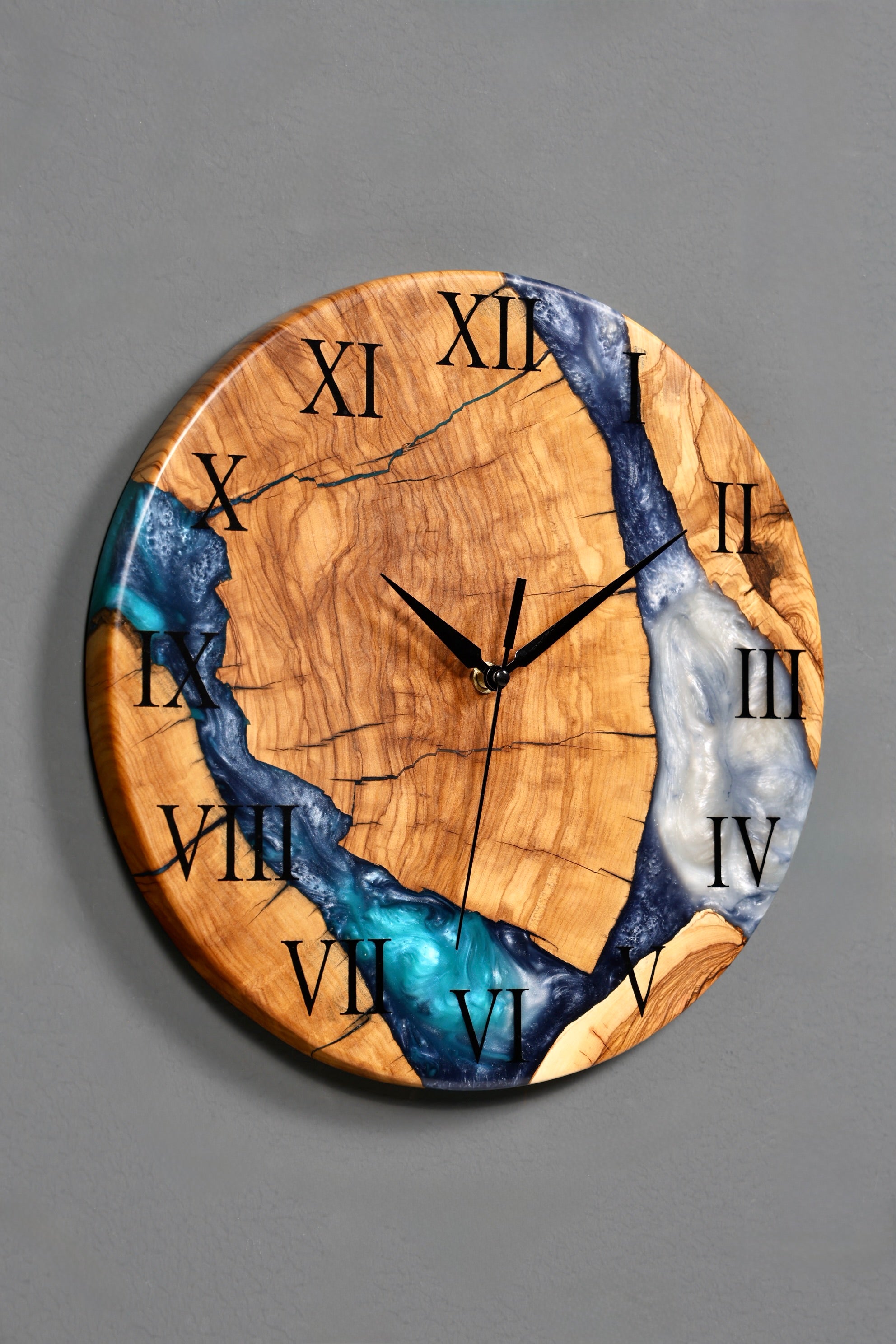 Horloge murale exclusive faite à la main en résine époxy, horloge olivier, horloge analogique en époxy