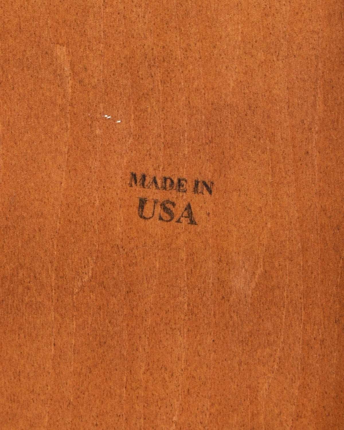 Hauptstadt Möblerei H866 Holzoberfläche mit Made in USA Stempel in warmem Braunton