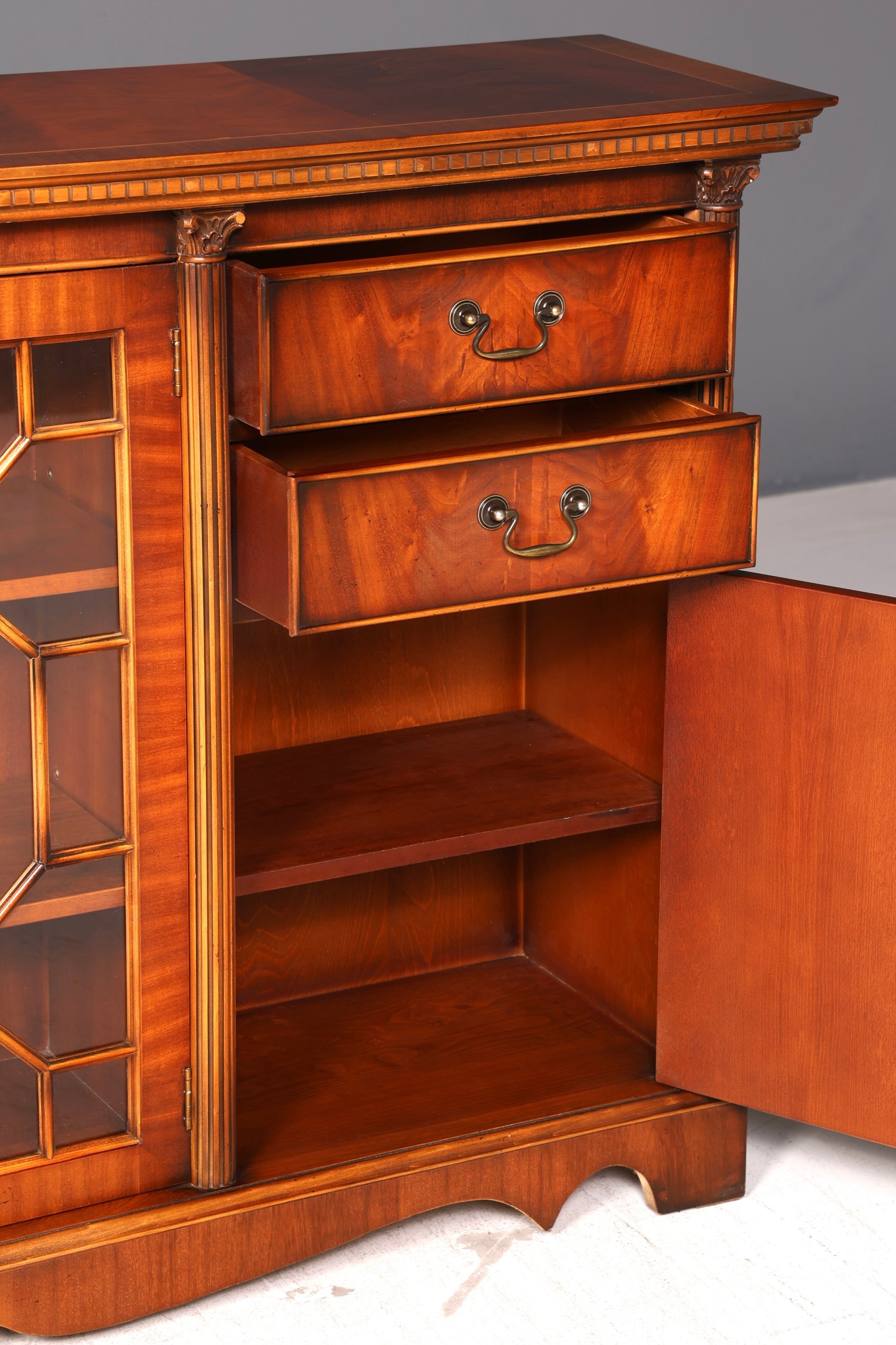 Wunderschönes Englisches Sideboard Mahagoni Echt Holz Vitrine Antik Regal Schrank Glasvitrine Kommode Vintage