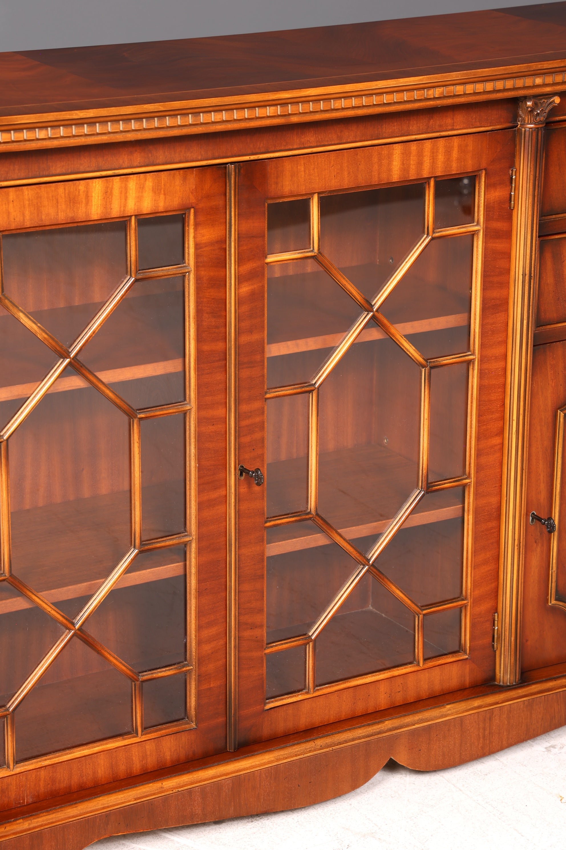 Wunderschönes Englisches Sideboard Mahagoni Echt Holz Vitrine Antik Regal Schrank Glasvitrine Kommode Vintage