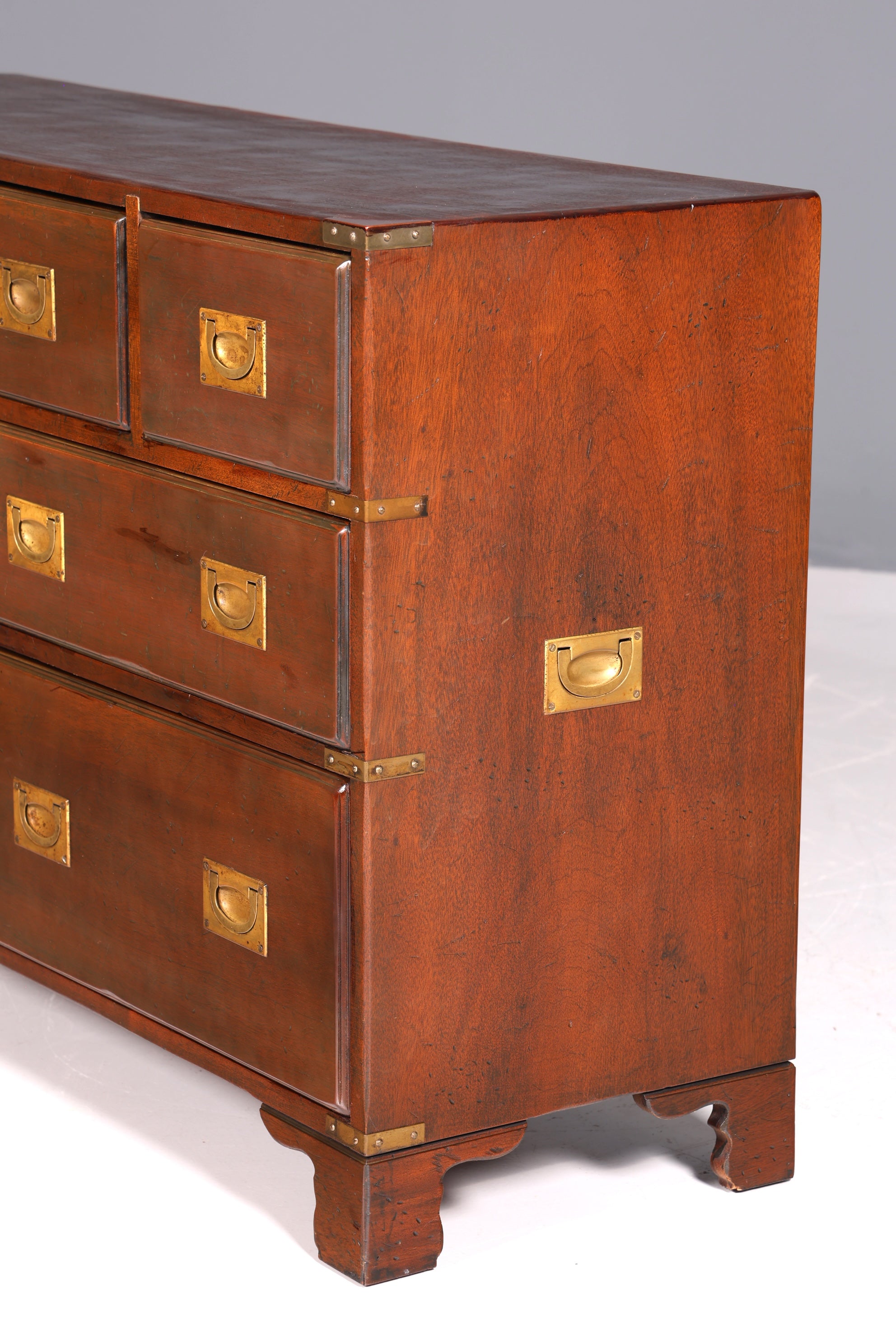 Buffet maritime onirique, coffre de navire anglais, meuble ancien anglais, coffre militaire