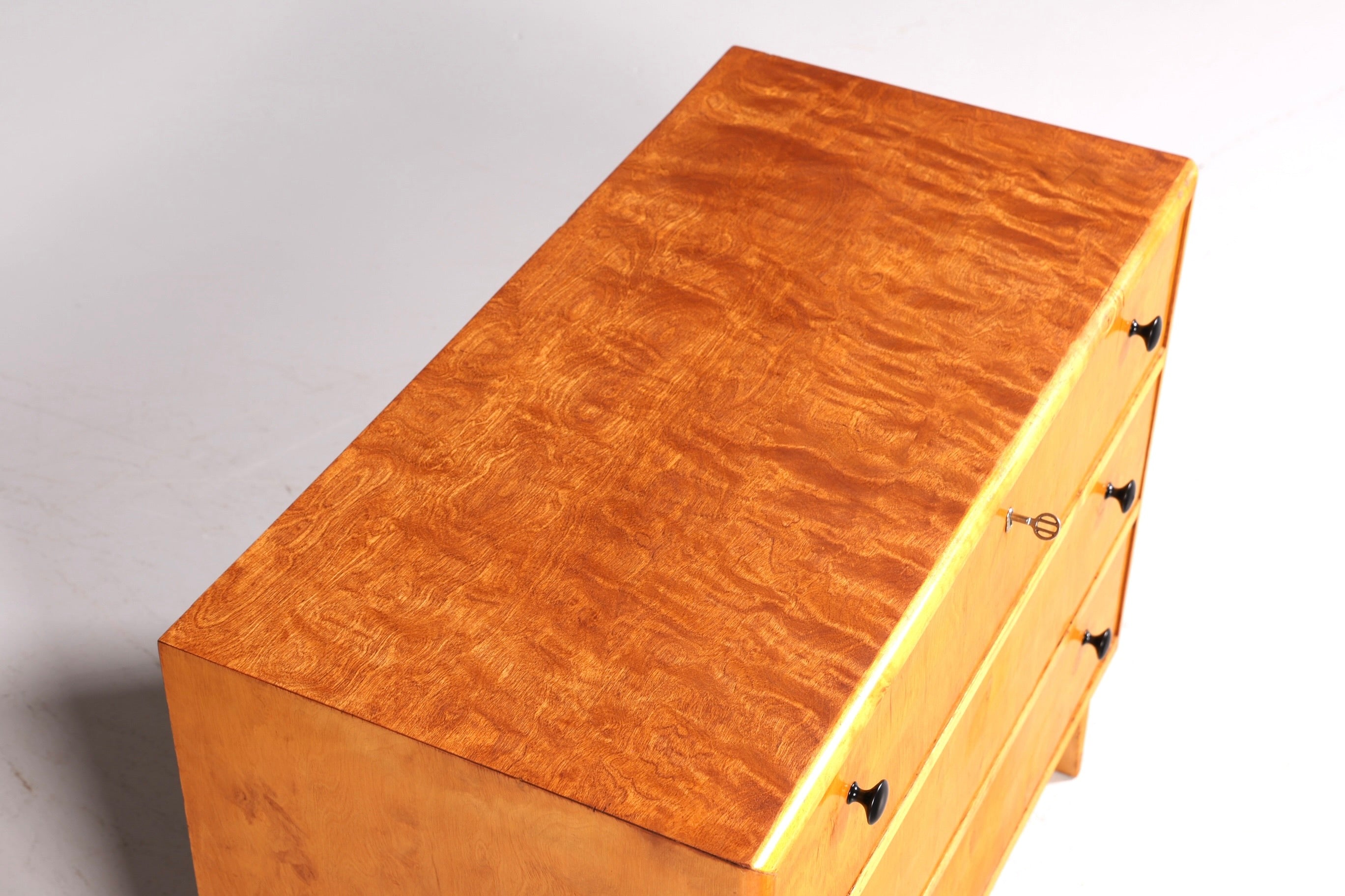 Magnifique commode vintage des années 60, idéale pour une entrée ou un salon.