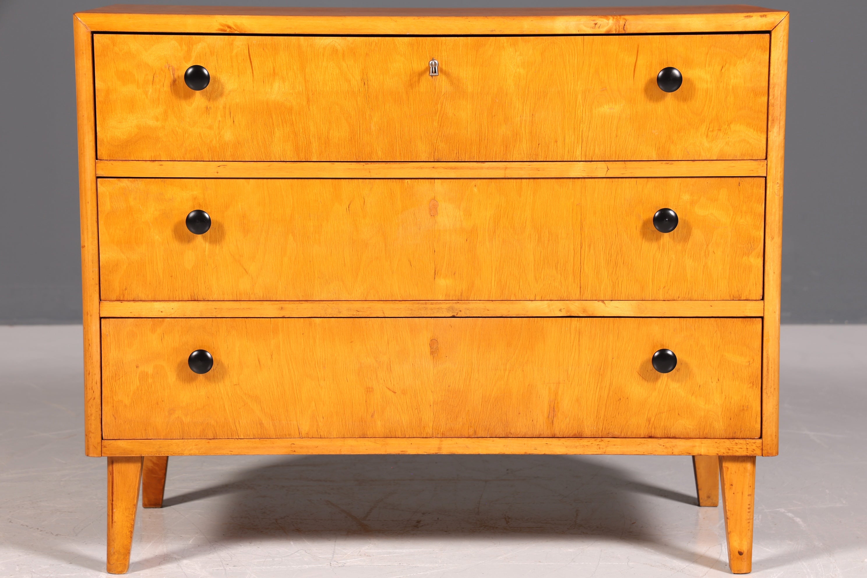 Magnifique commode vintage des années 60, idéale pour une entrée ou un salon.