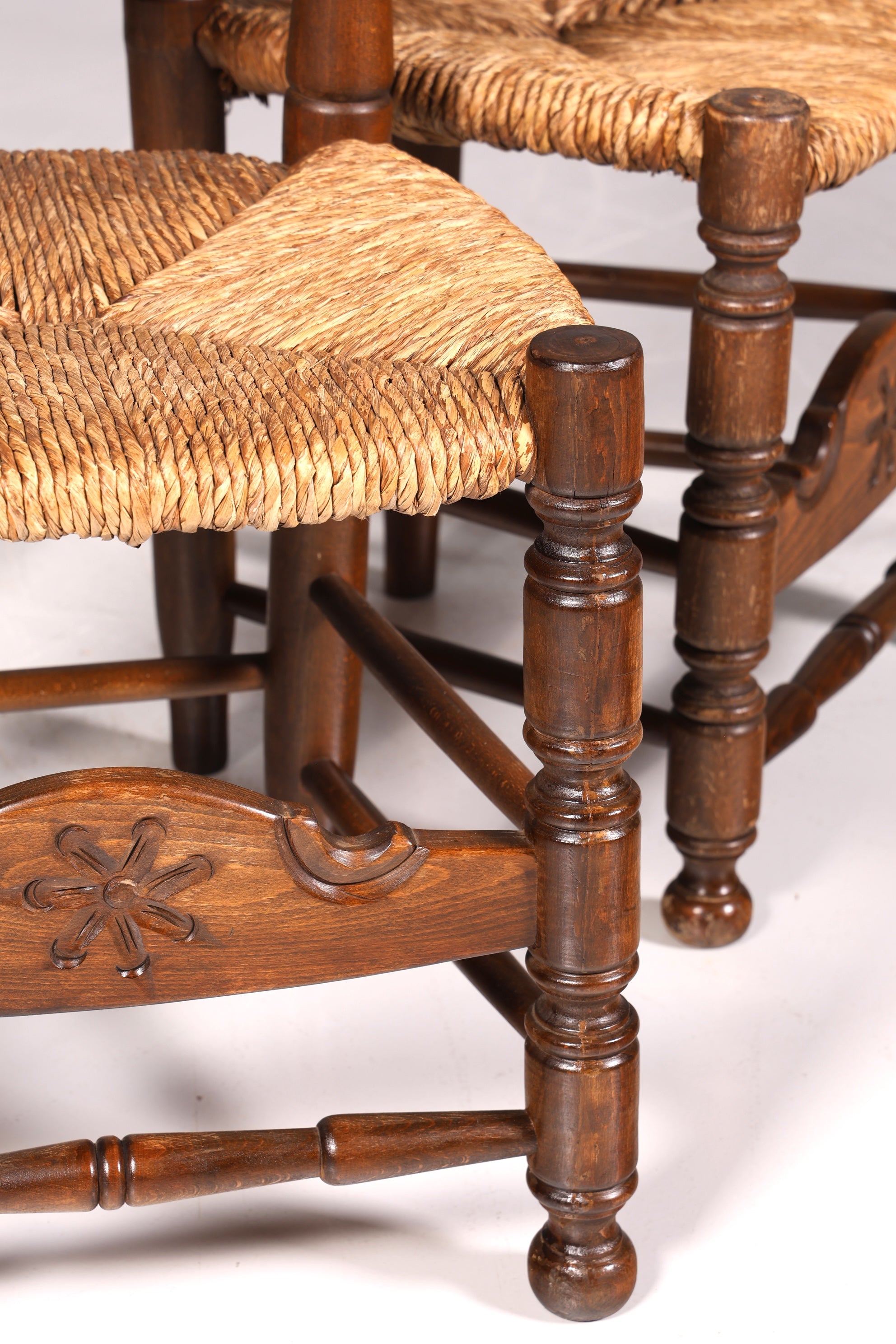 Ensemble de 2 magnifiques chaises espagnoles en rotin rustique, chaises de cuisine