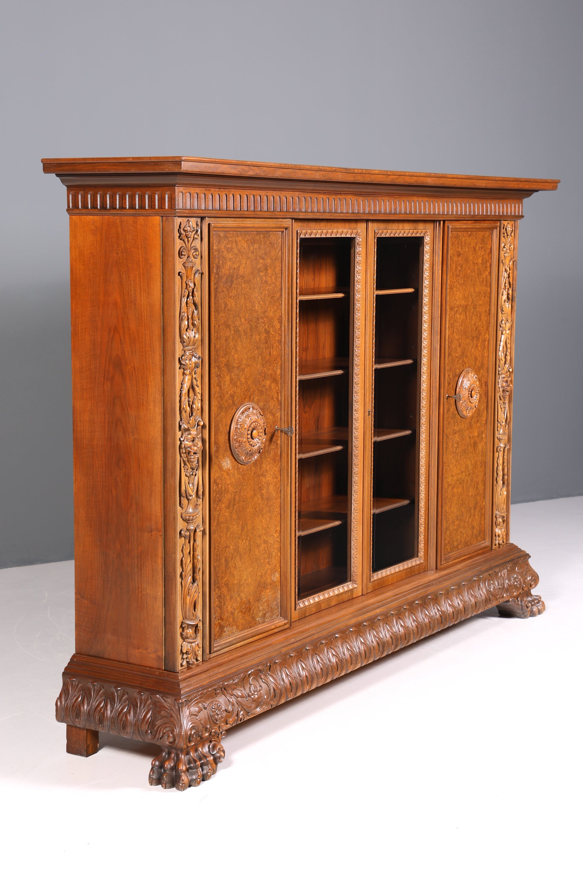 Bibliothèque néo-renaissance XXL onirique, vitrine ancienne, bureau de gentleman, buffet Gründerzeit, armoire, étagère, bureau