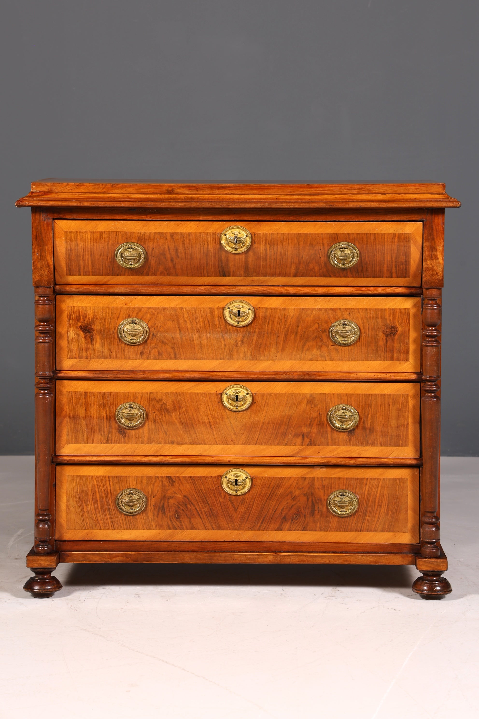 Stilvolle Gründerzeit Kommode Jugendstil Antik Sideboard Schubladenkommode Wäschekommode