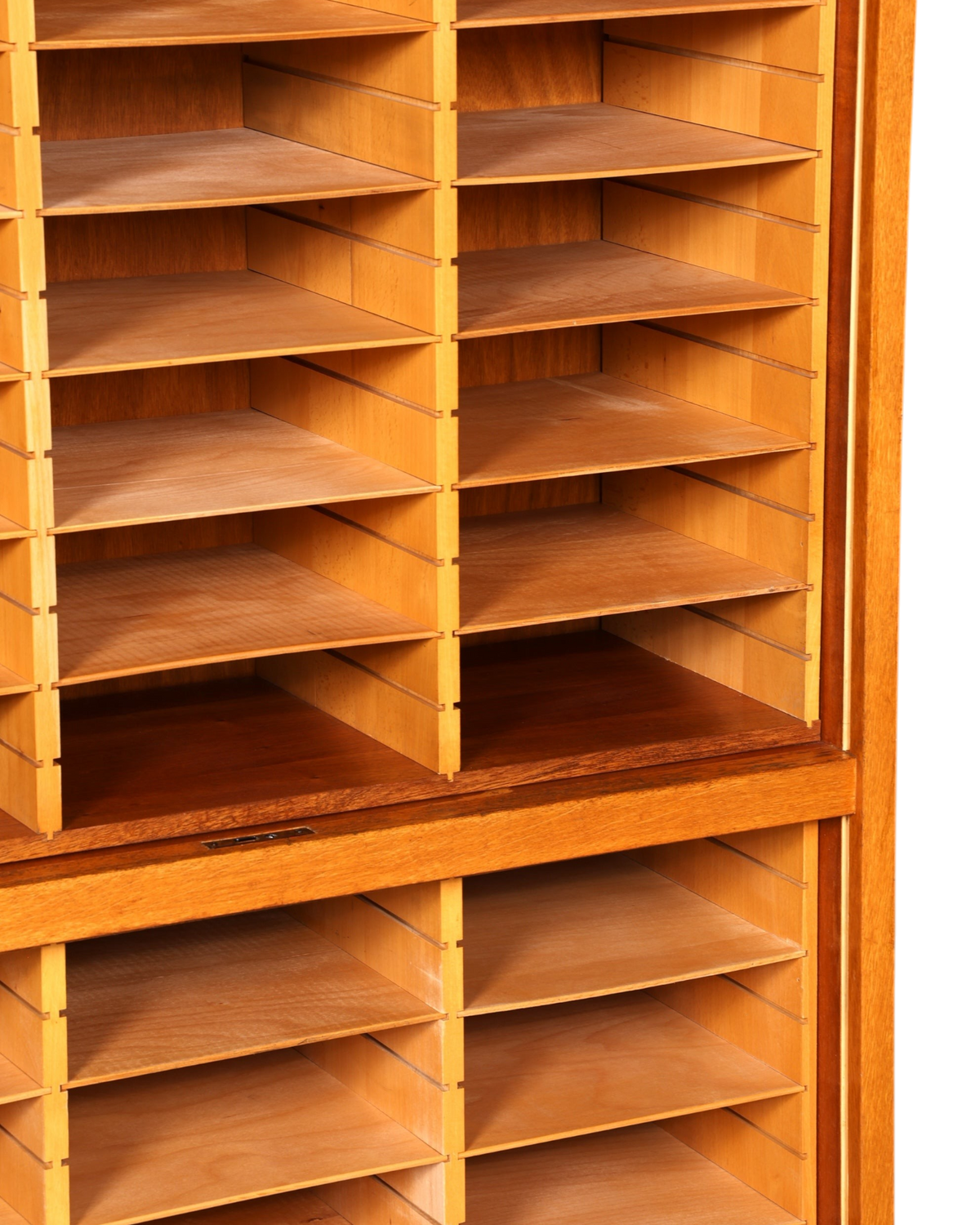 Stilvoller Mid Century Rollladenschrank Bauhaus Apothekerschrank Art Deco Büro Aktenschrank